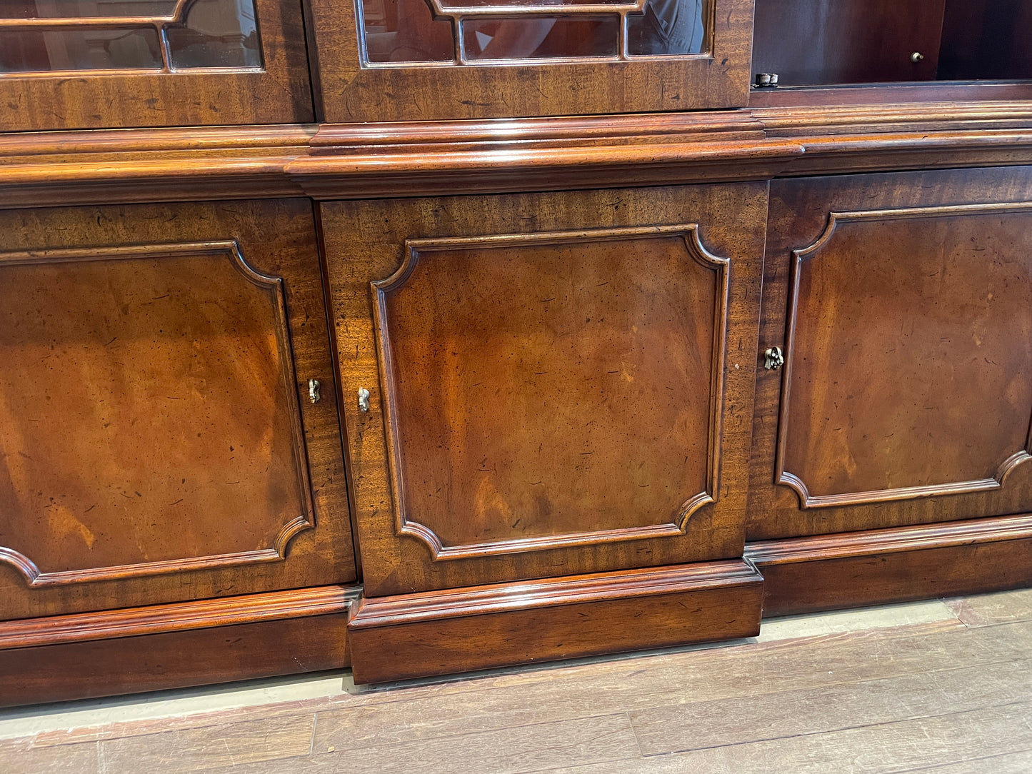 Henredon Mahogany China Cabinet (0D2001)