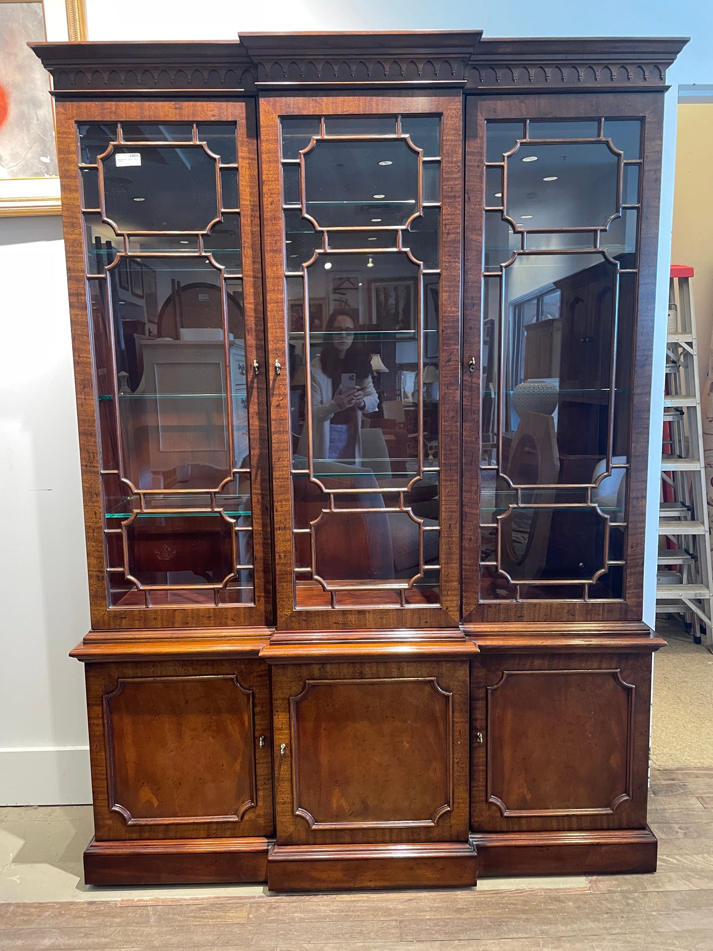 Henredon Mahogany China Cabinet (0D2001)
