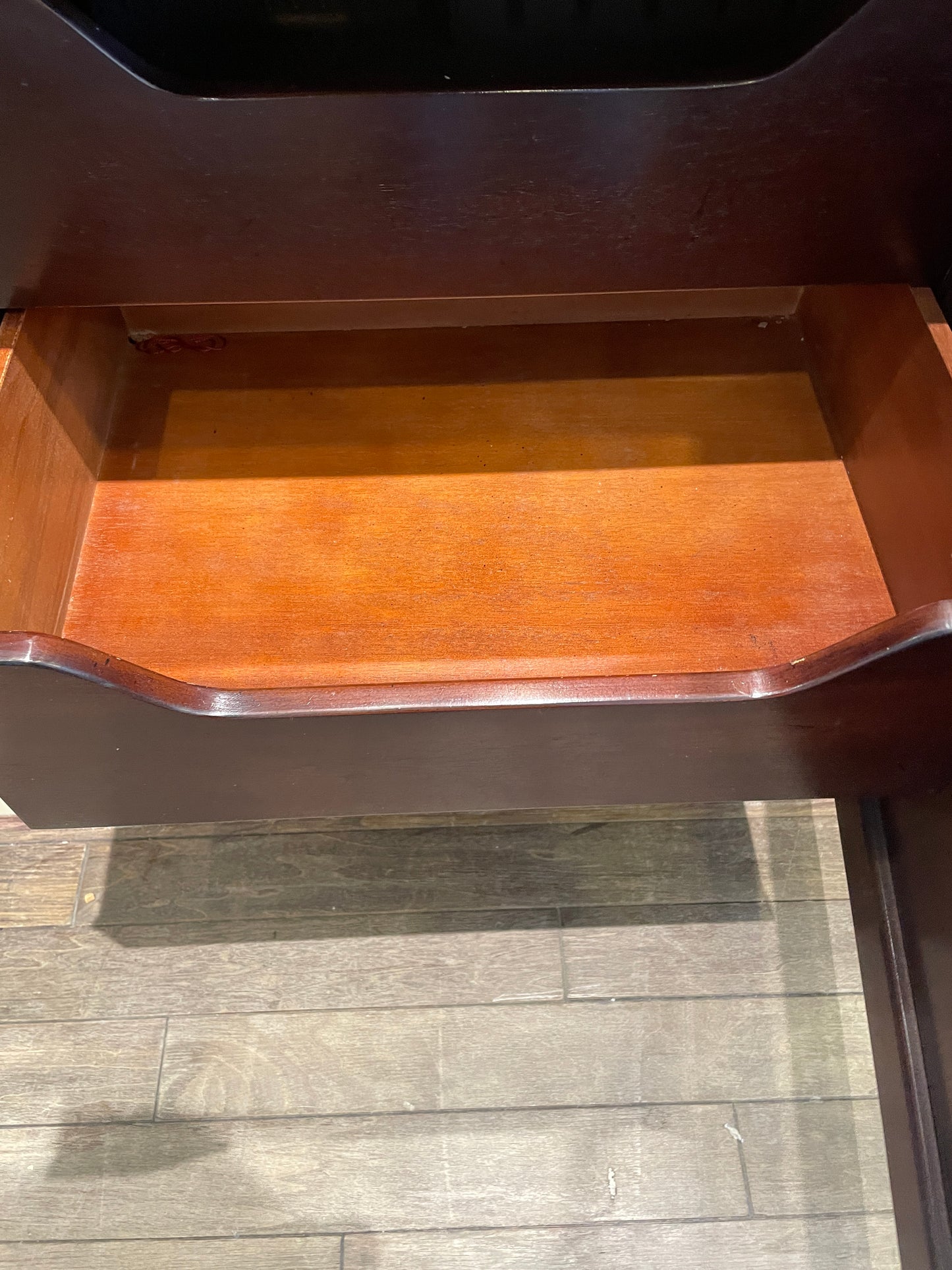 Henredon Mahogany China Cabinet (0D2001)