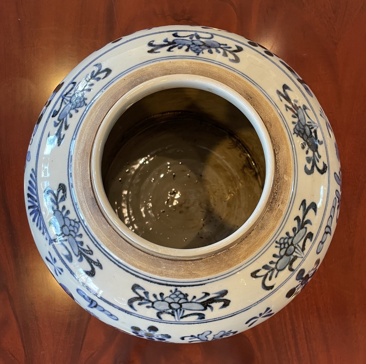 Blue and White Ginger Jar with Swallow and Floral tapestry, a pair (0OT00J)