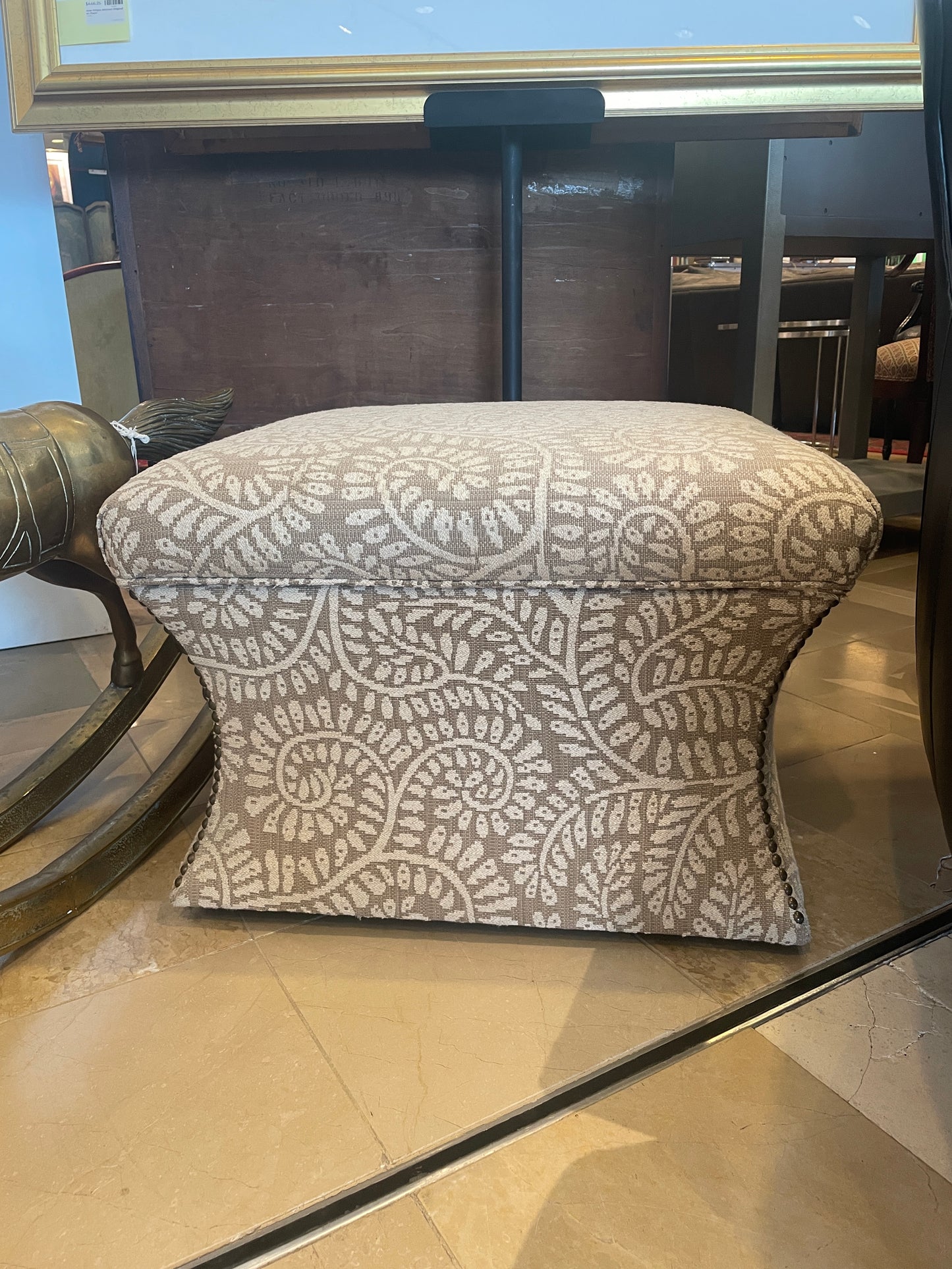 Upholstered Storage Ottoman (0HE005)