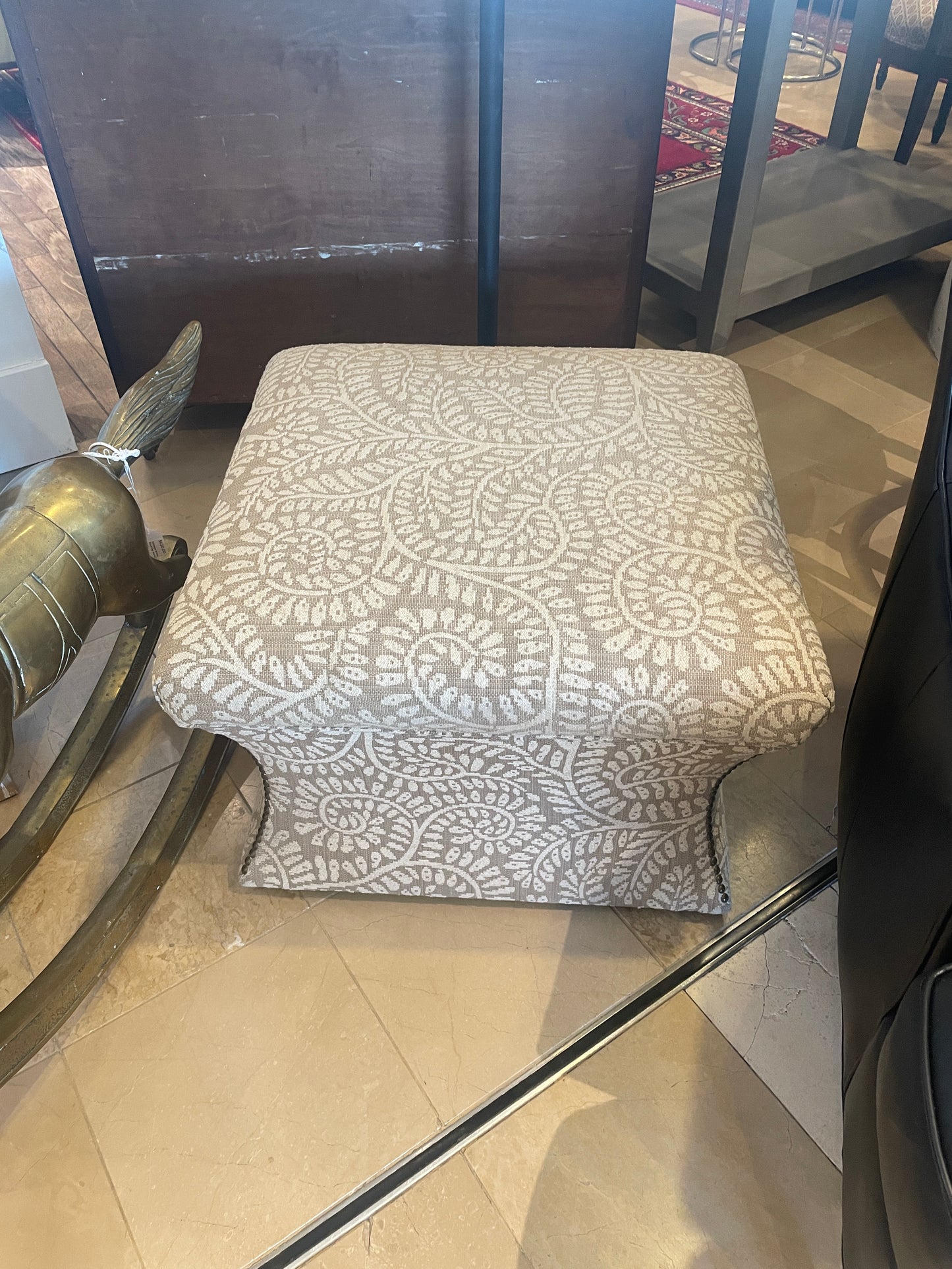 Upholstered Storage Ottoman (0HE005)