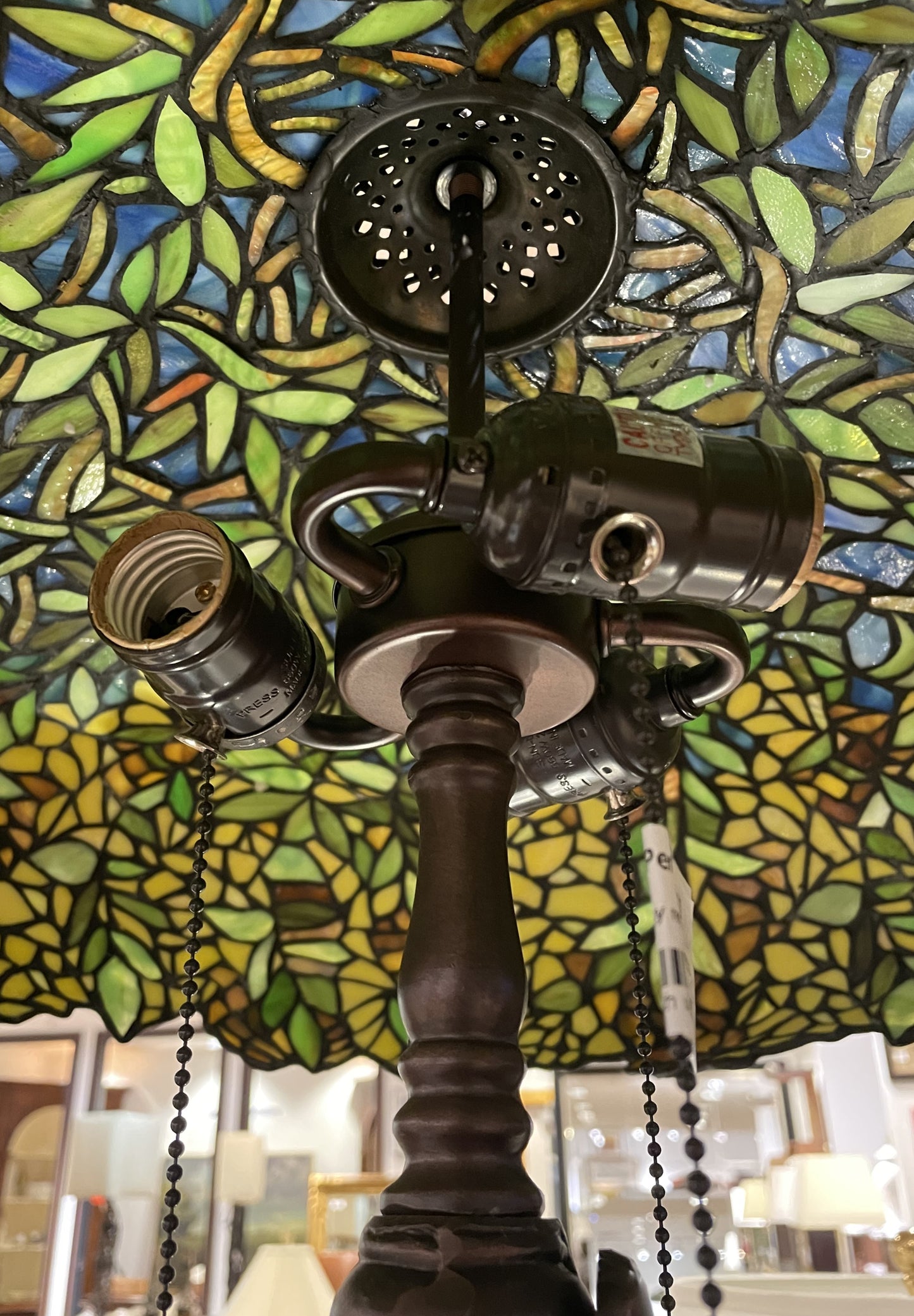 Meyda Tiffany Reproduction Wisteria Lamp (YFDD24)