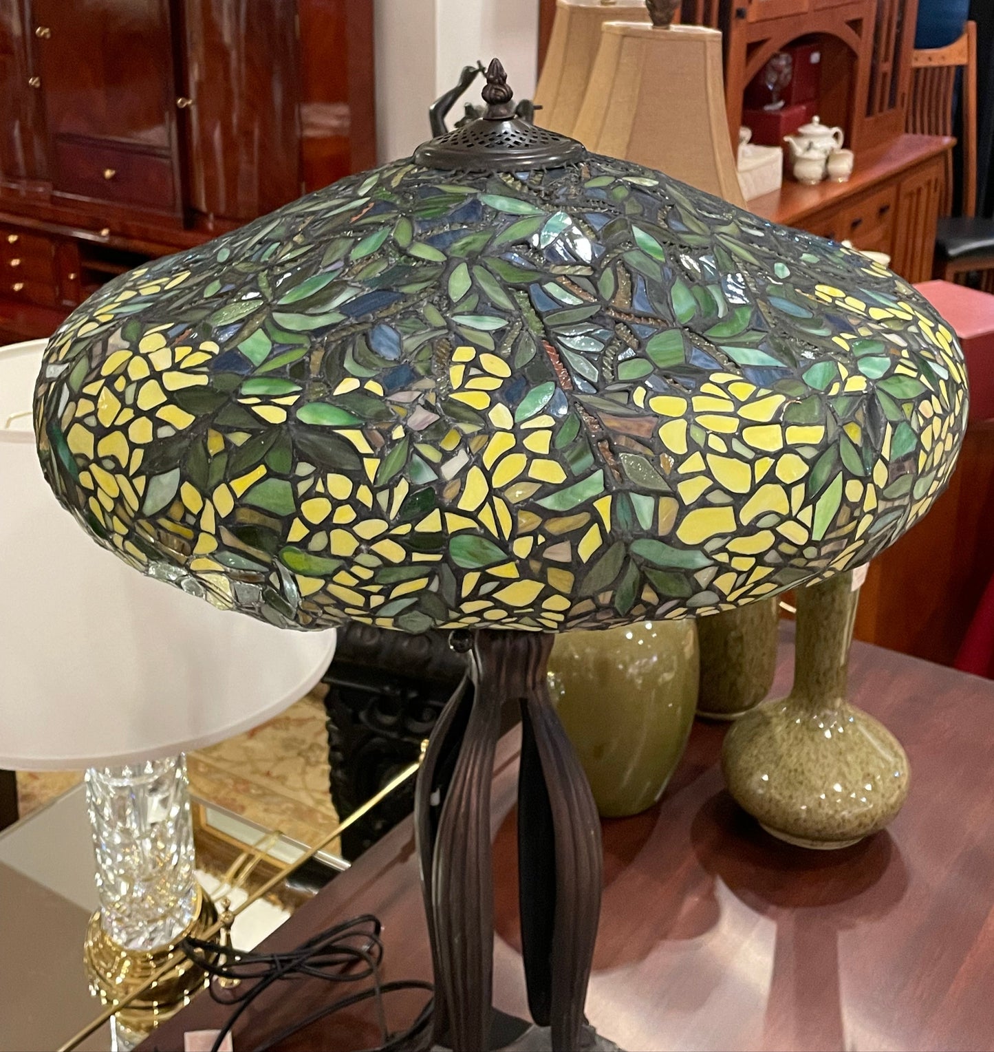 Meyda Tiffany Reproduction Wisteria Lamp (YFDD24)