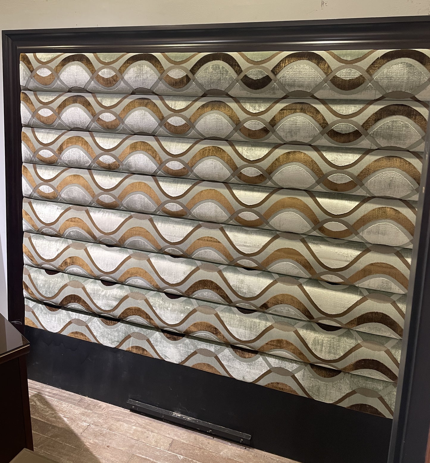 Scott Arthur Yerkey King Upholstered Bed (087006)