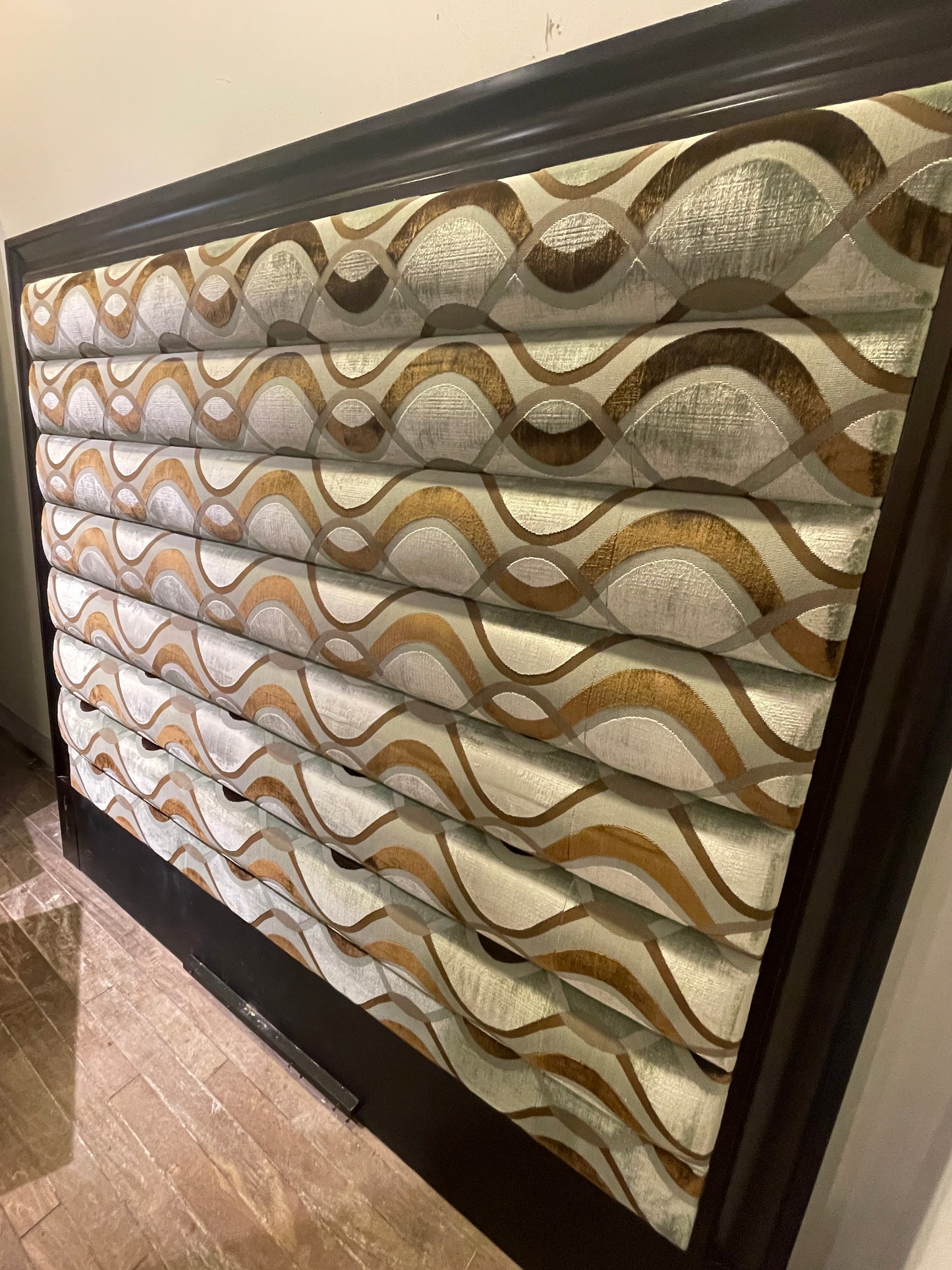 Scott Arthur Yerkey King Upholstered Bed (087006)