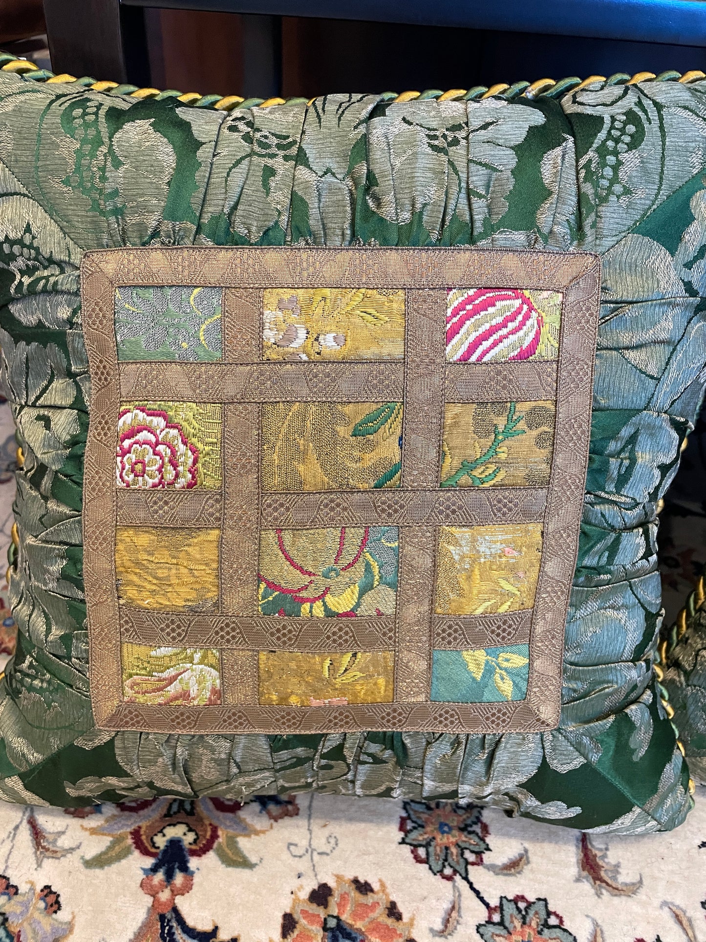 Pr. Taffeta and damask pillows (0HP00F)