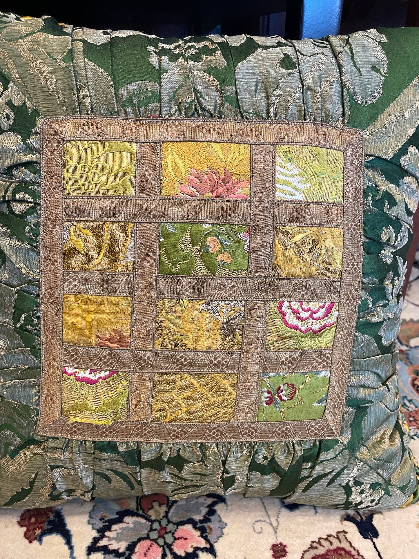 Pr. Taffeta and damask pillows (0HP00F)