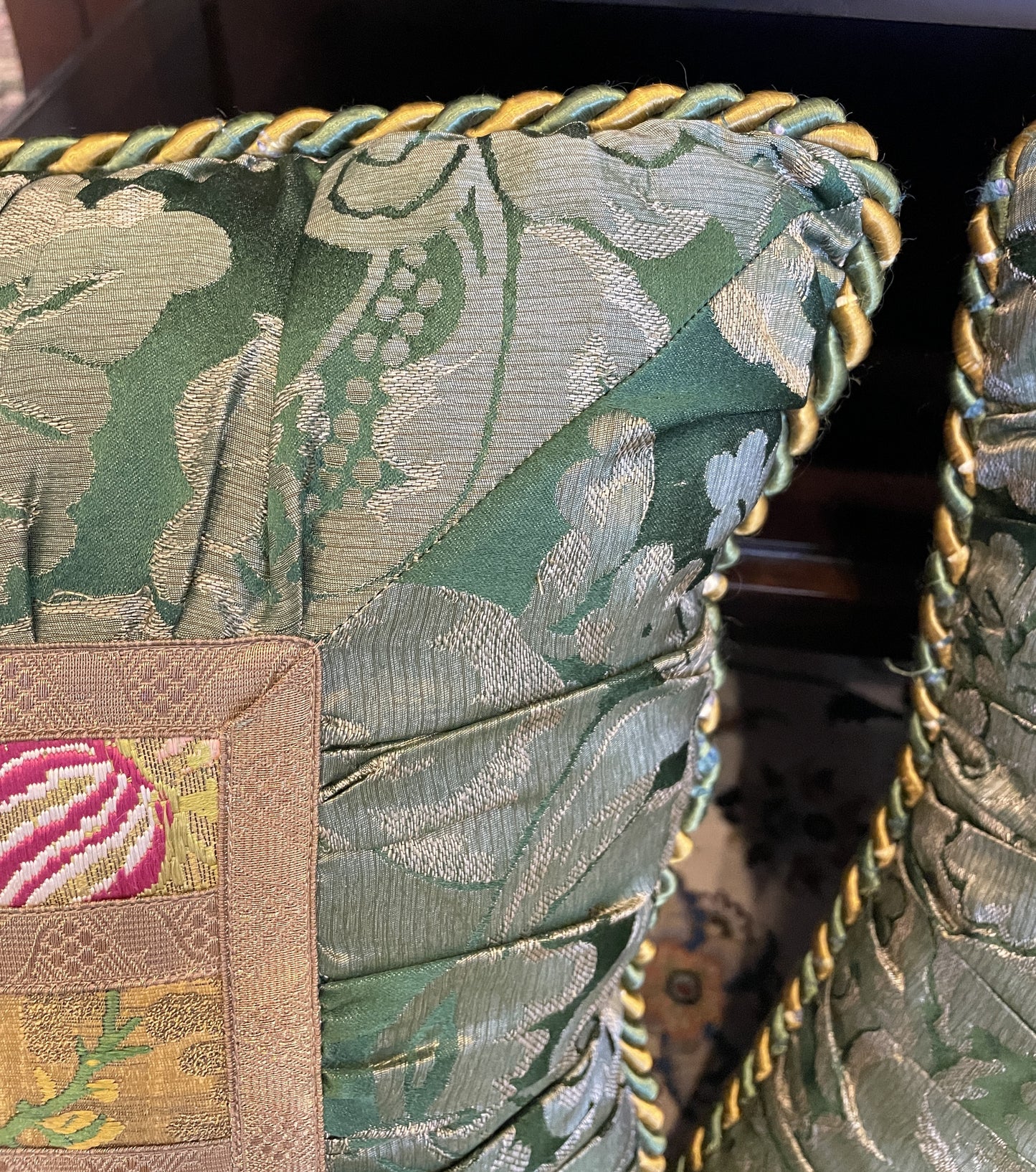 Pr. Taffeta and damask pillows (0HP00F)