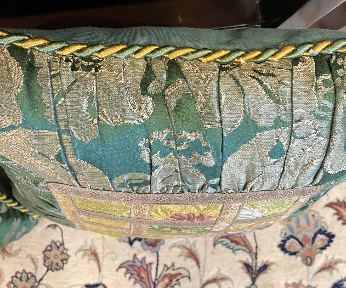 Pr. Taffeta and damask pillows (0HP00F)