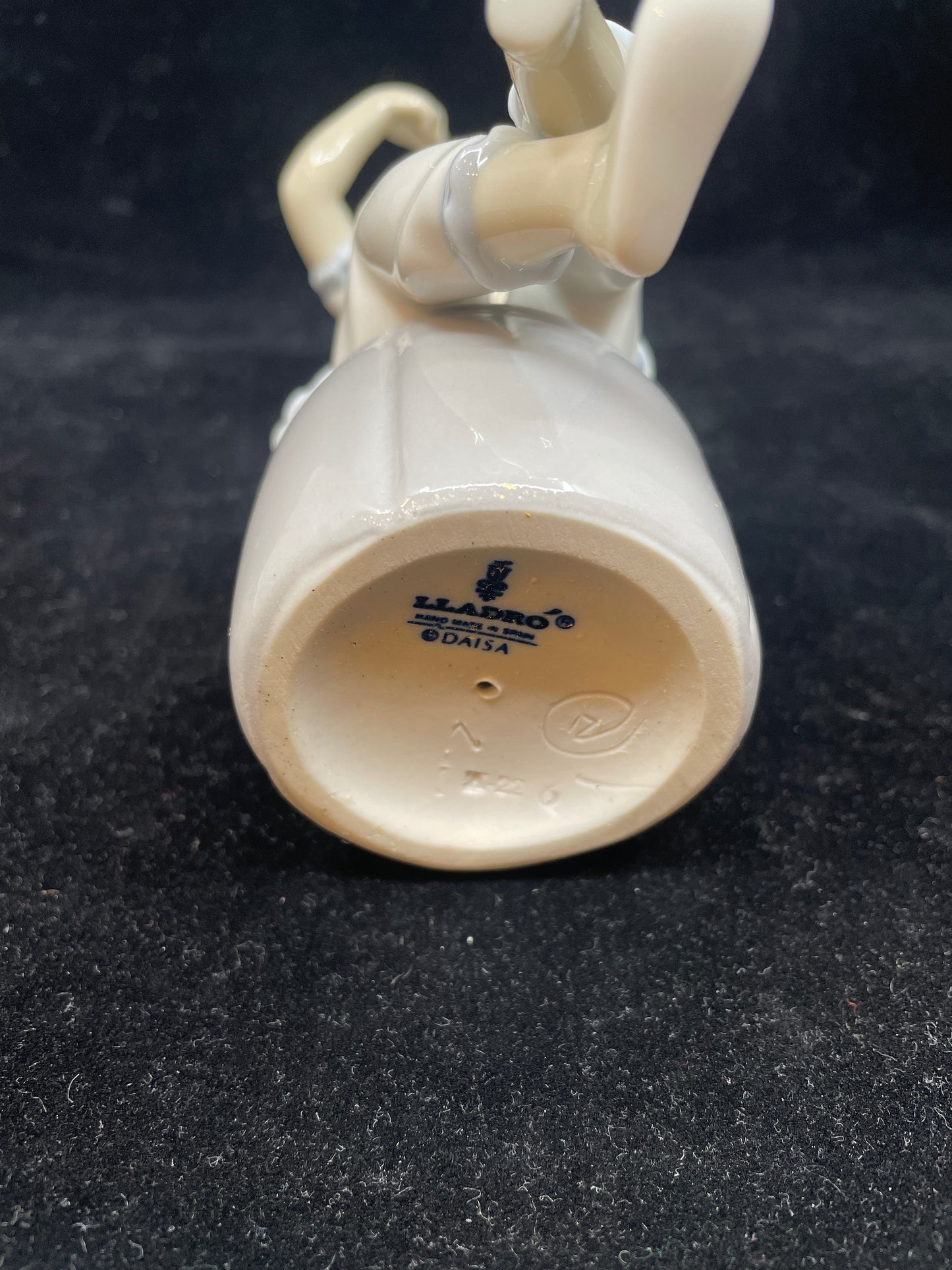 Lladro "Girl with Doll and Lipstick" w box #1083 (0DE00A)