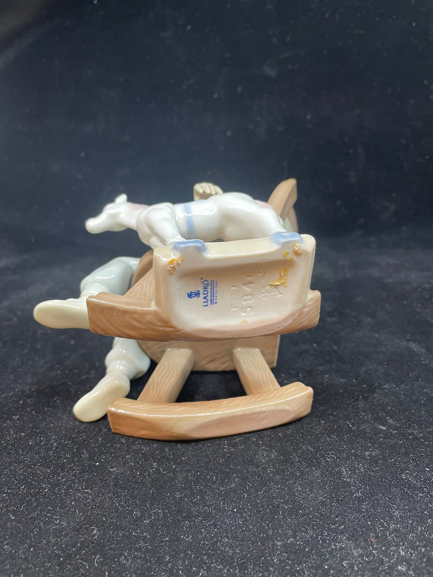 Lladro "All Tuckered Out" Boy Sleeping on Rocker #5846 (0DE003)