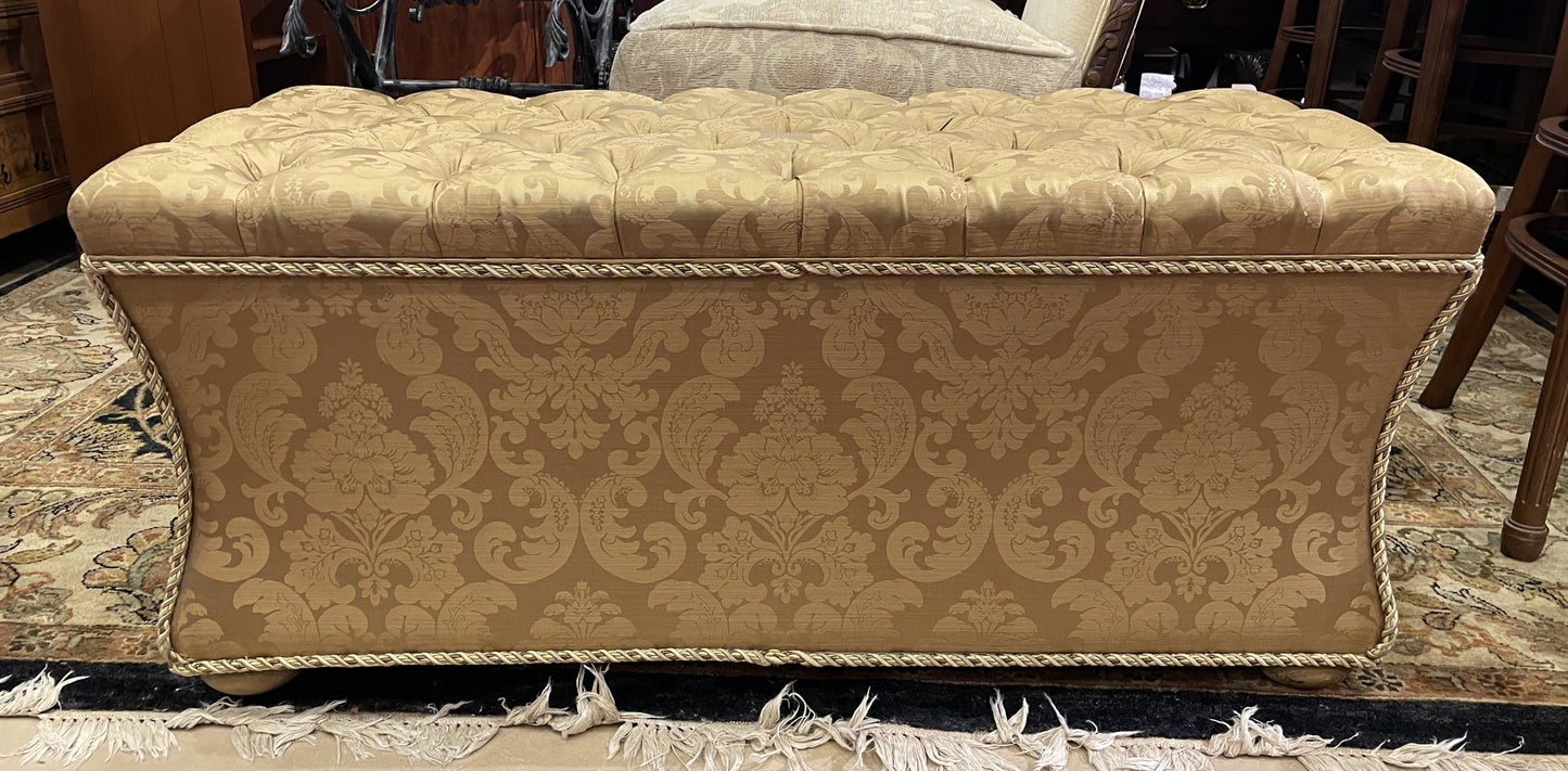 Tufted Parsons Bench in Gold Damask (0HP00R)
