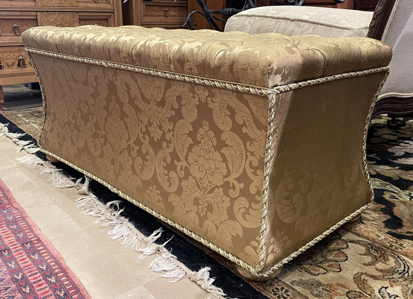 Tufted Parsons Bench in Gold Damask (0HP00R)