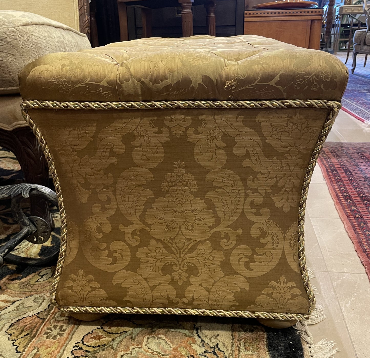 Tufted Parsons Bench in Gold Damask (0HP00R)