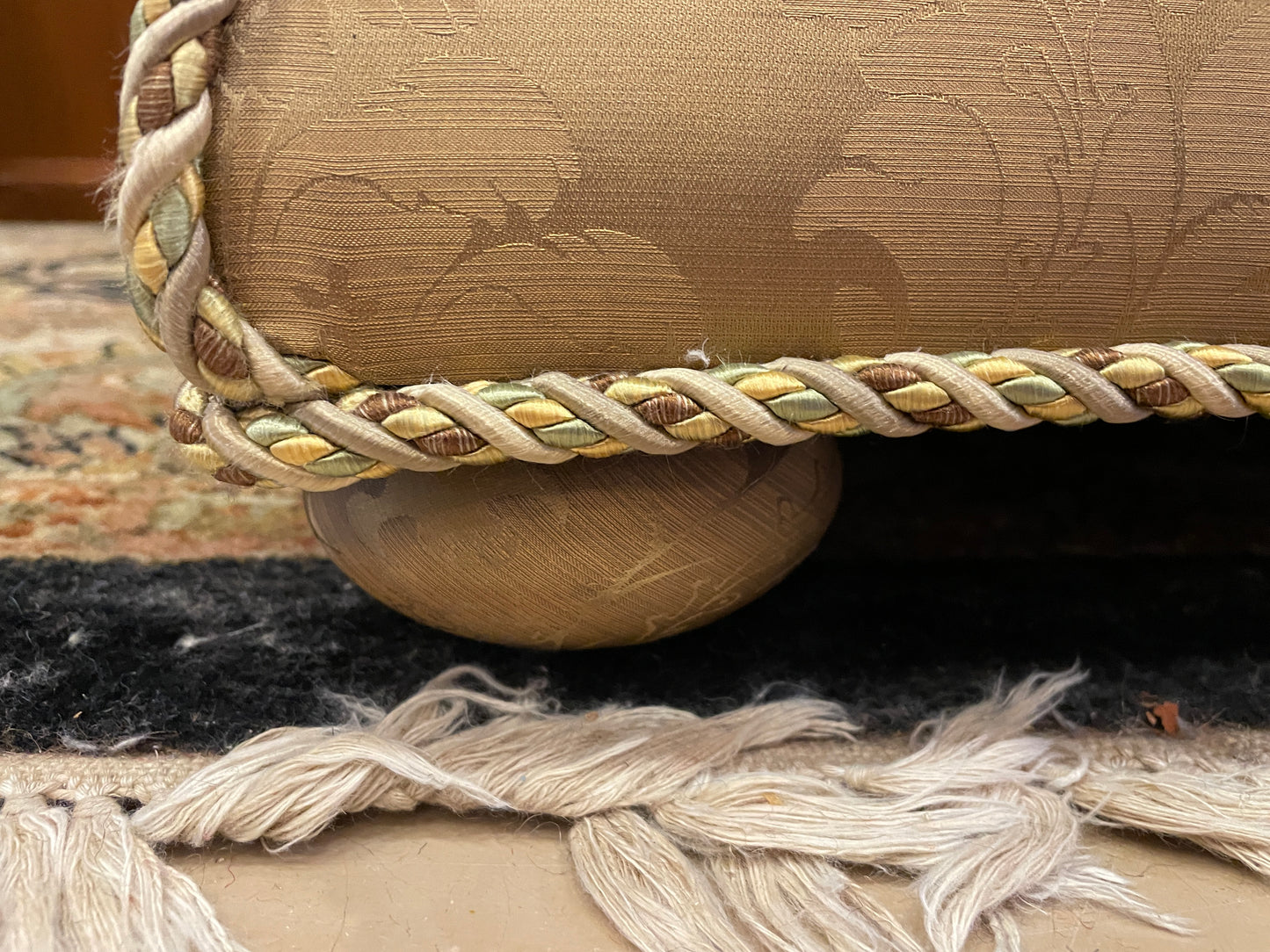 Tufted Parsons Bench in Gold Damask (0HP00R)
