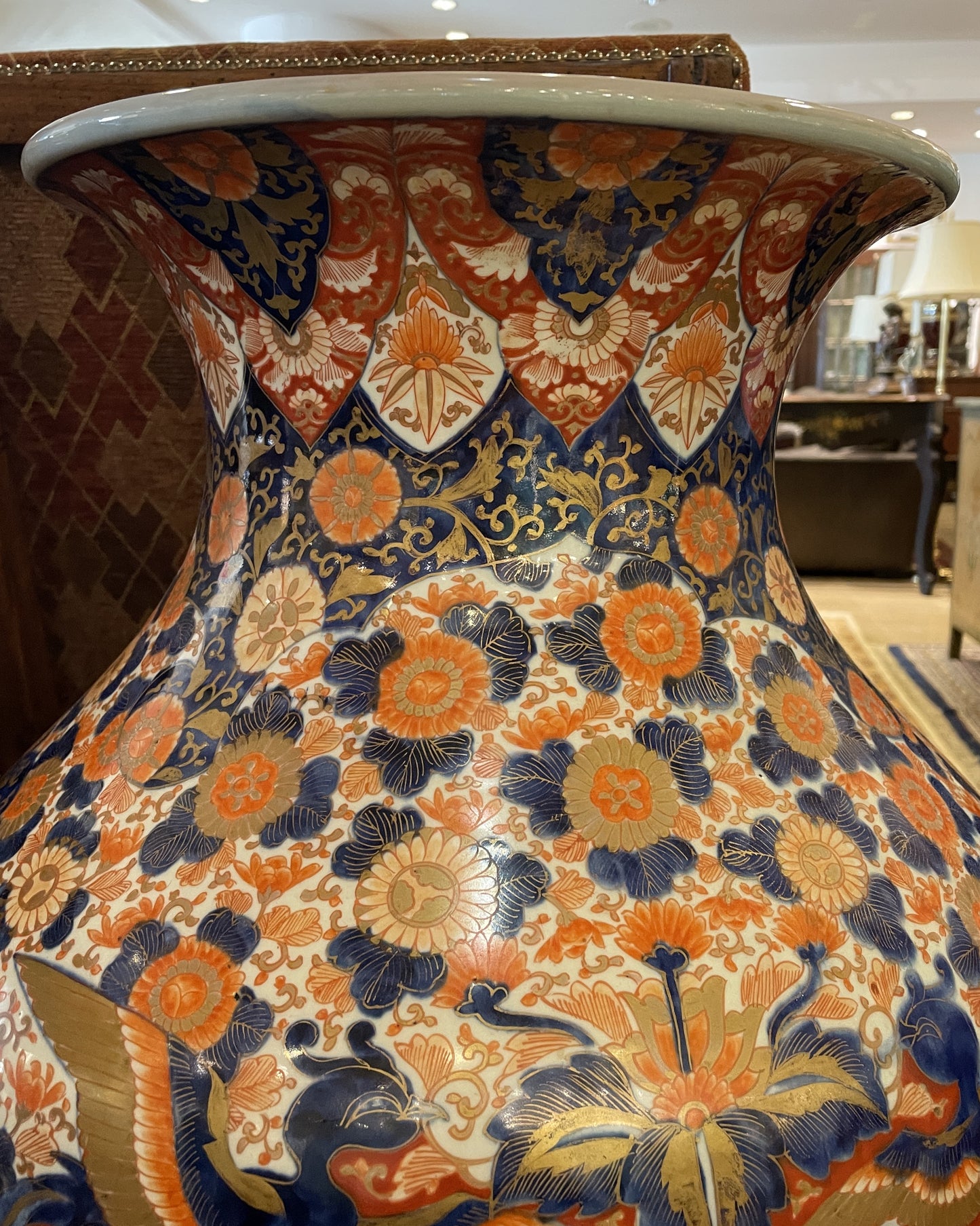 Japanese Imari Palace Vase in oranges and blue (0HP003)