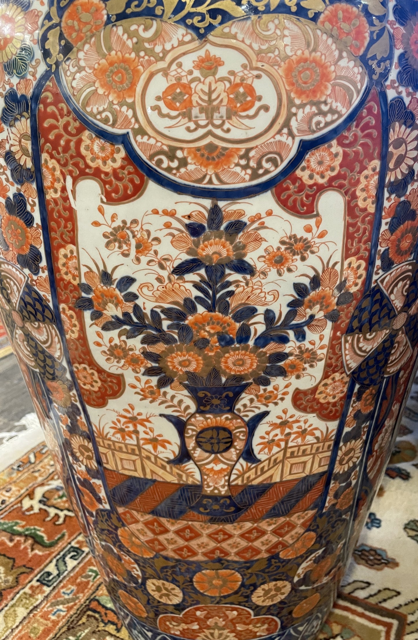 Japanese Imari Palace Vase in oranges and blue (0HP003)