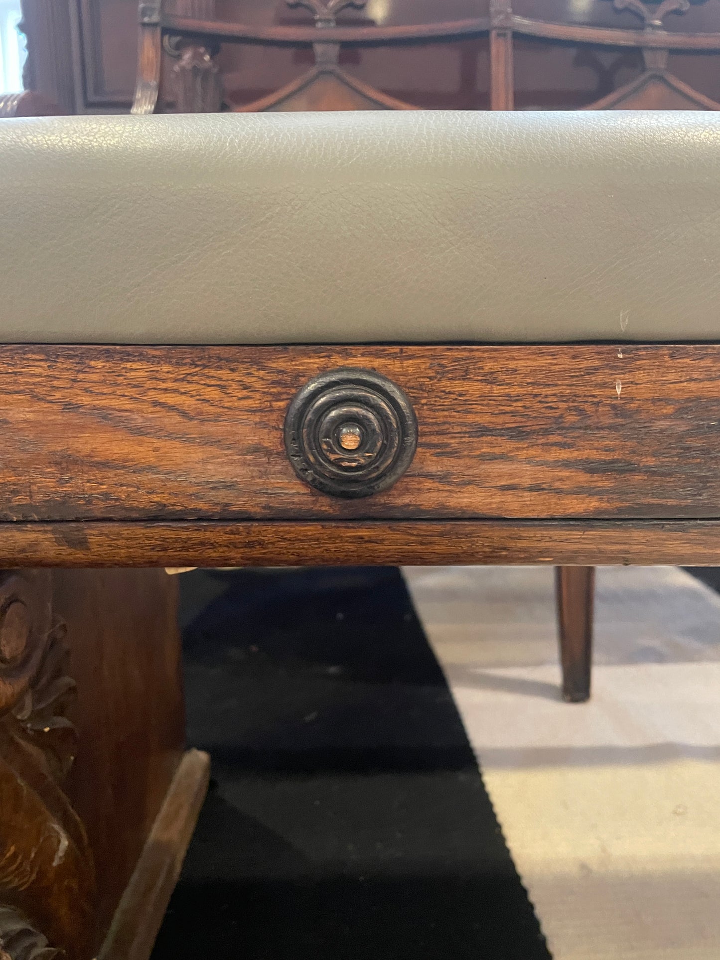 Antique English Oak bench with leather seat (0HP00A)