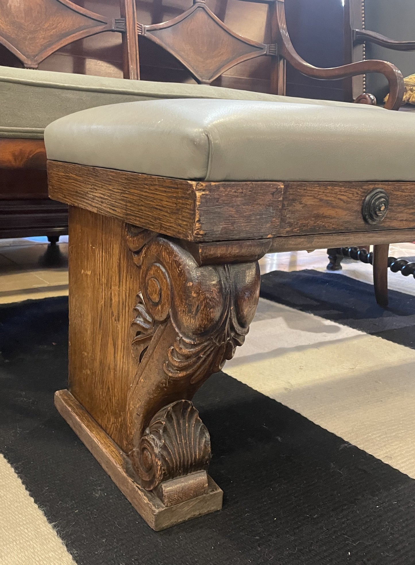 Antique English Oak bench with leather seat (0HP00A)