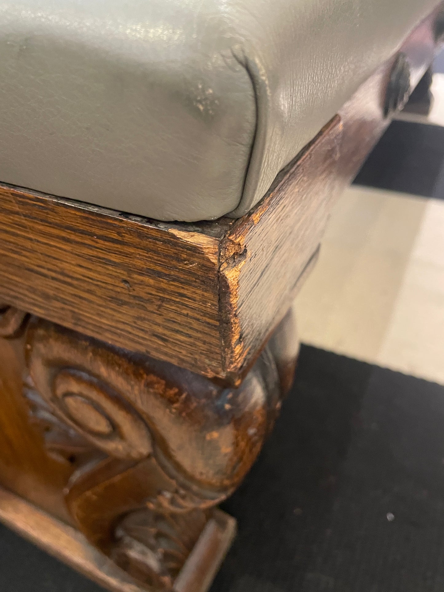Antique English Oak bench with leather seat (0HP00A)