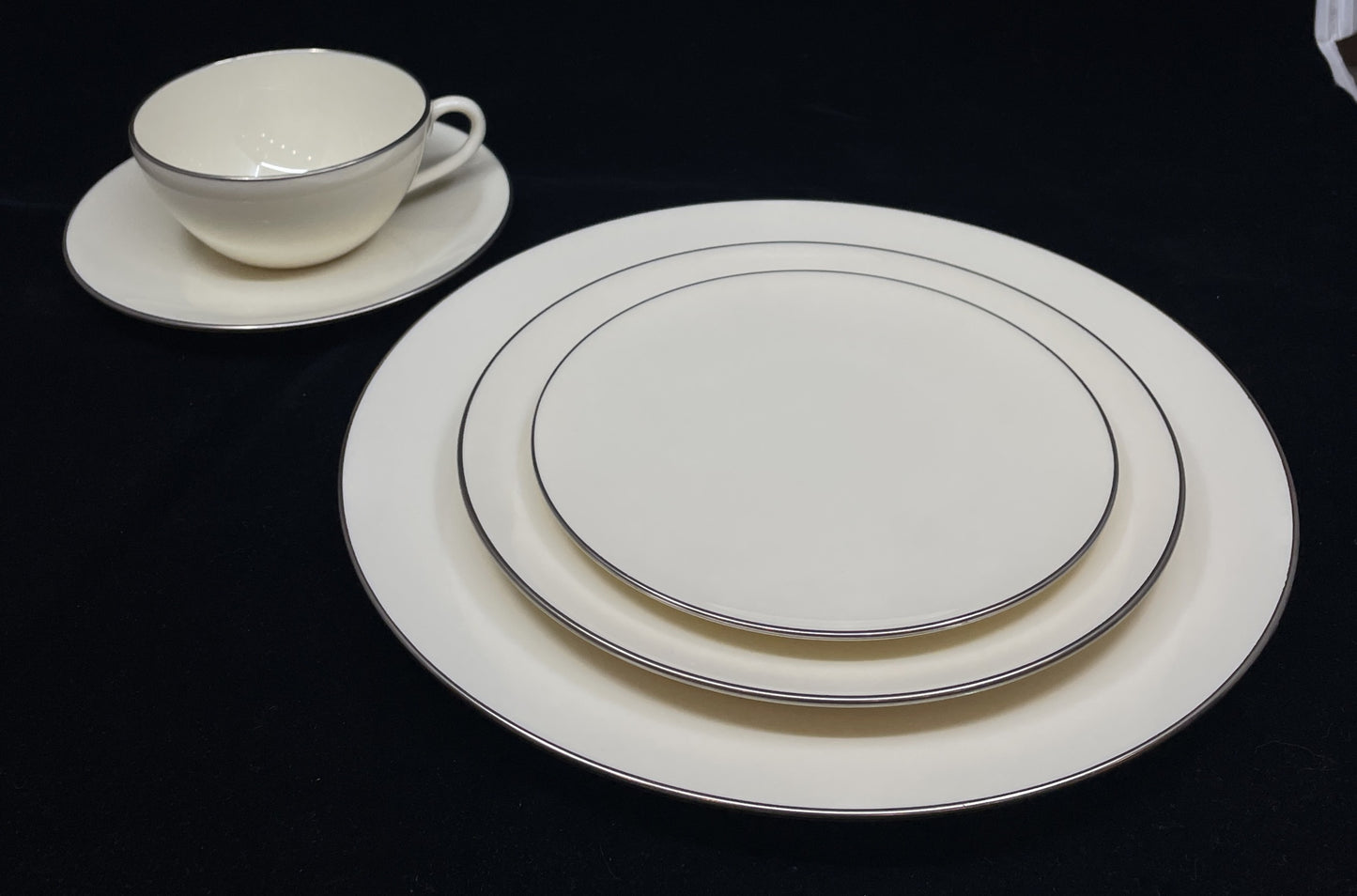 Lenox Olympia Platinum China, Setting for 8 (0HX001)