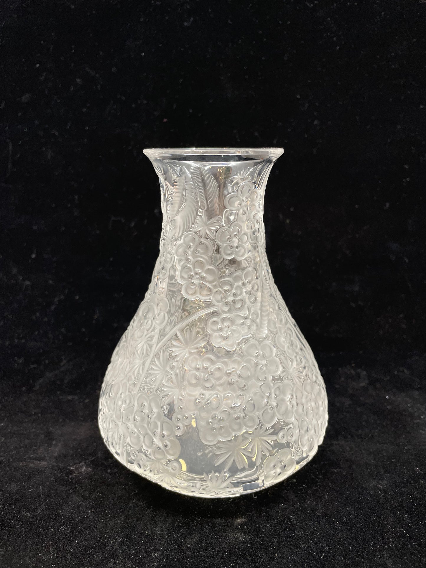 Lalique "Aubepine May" Vase with Box (VHGU3S)