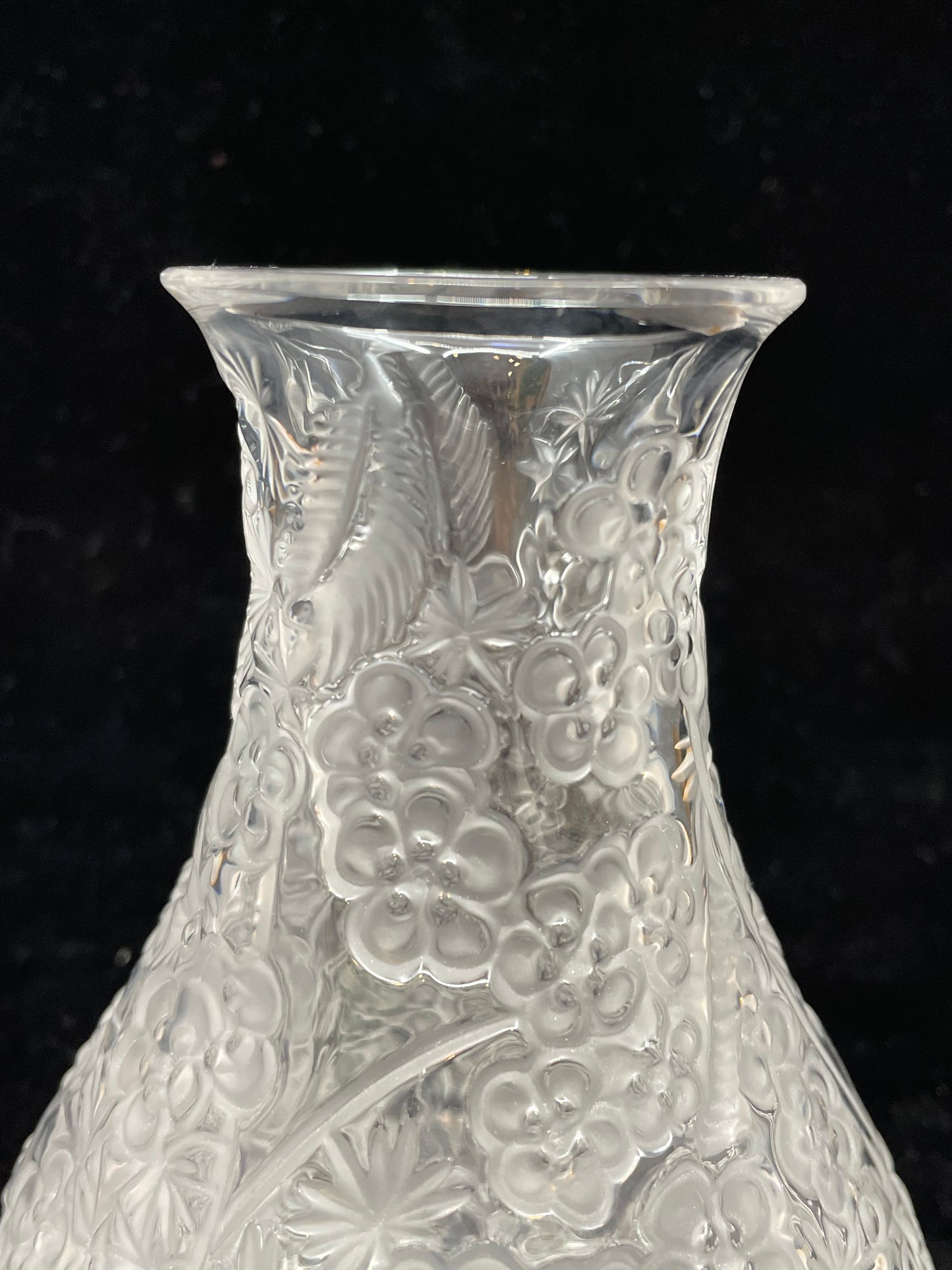 Lalique "Aubepine May" Vase with Box (VHGU3S)