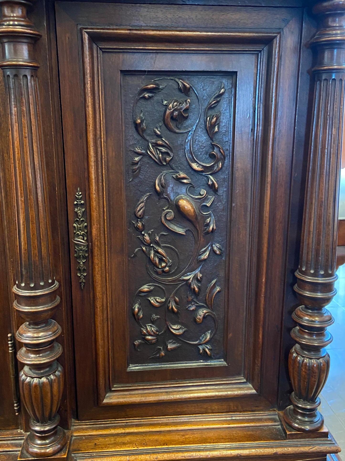 Antique Carved French Renaissance Breakfront (NKTLPF)