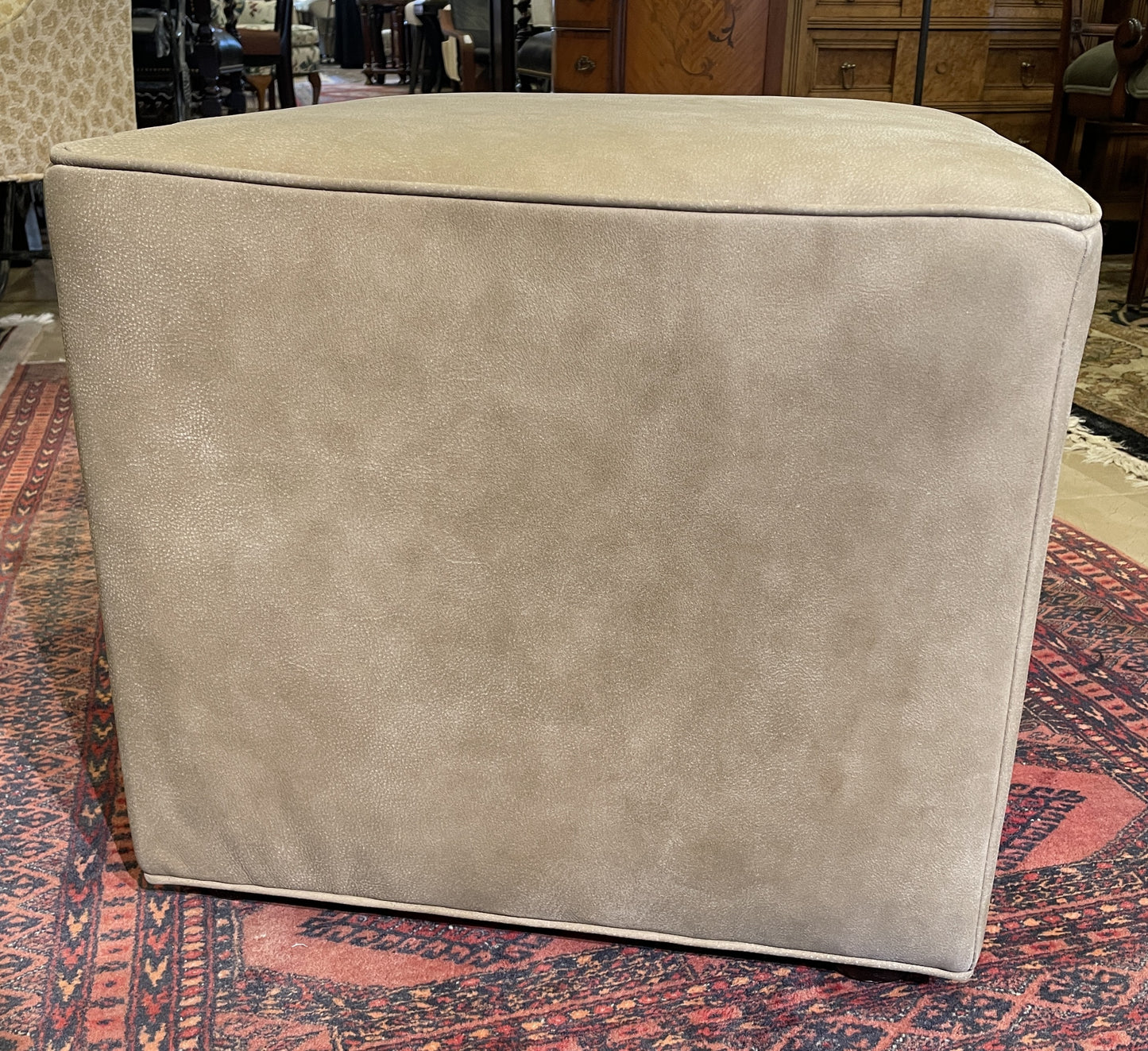 Ethan Allen Dacian Cube Ottoman in Leather (0I6005)