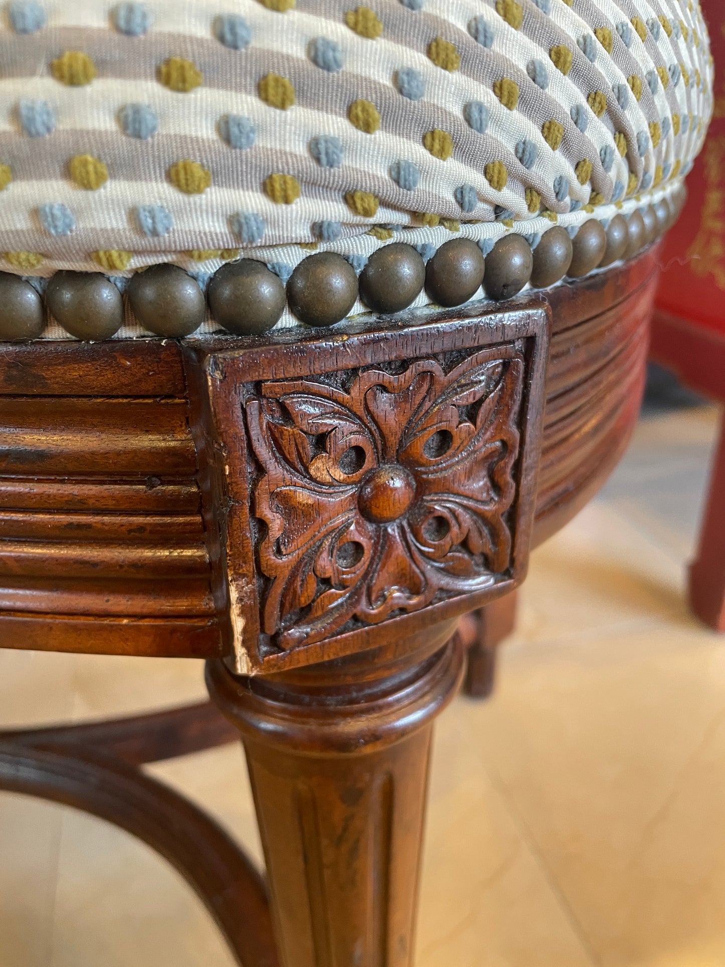 Tufted Kidney Shaped Bench, Reupholstered (0LP003)