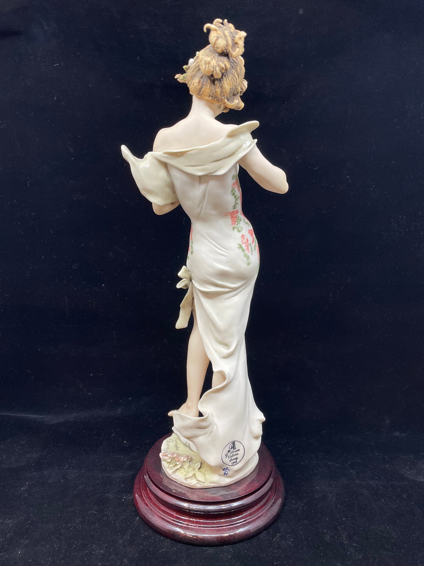 Armani "Melody" Figurine (7SX8UT)