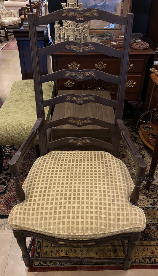 Carved Ladderback Chair (VR8LQK)