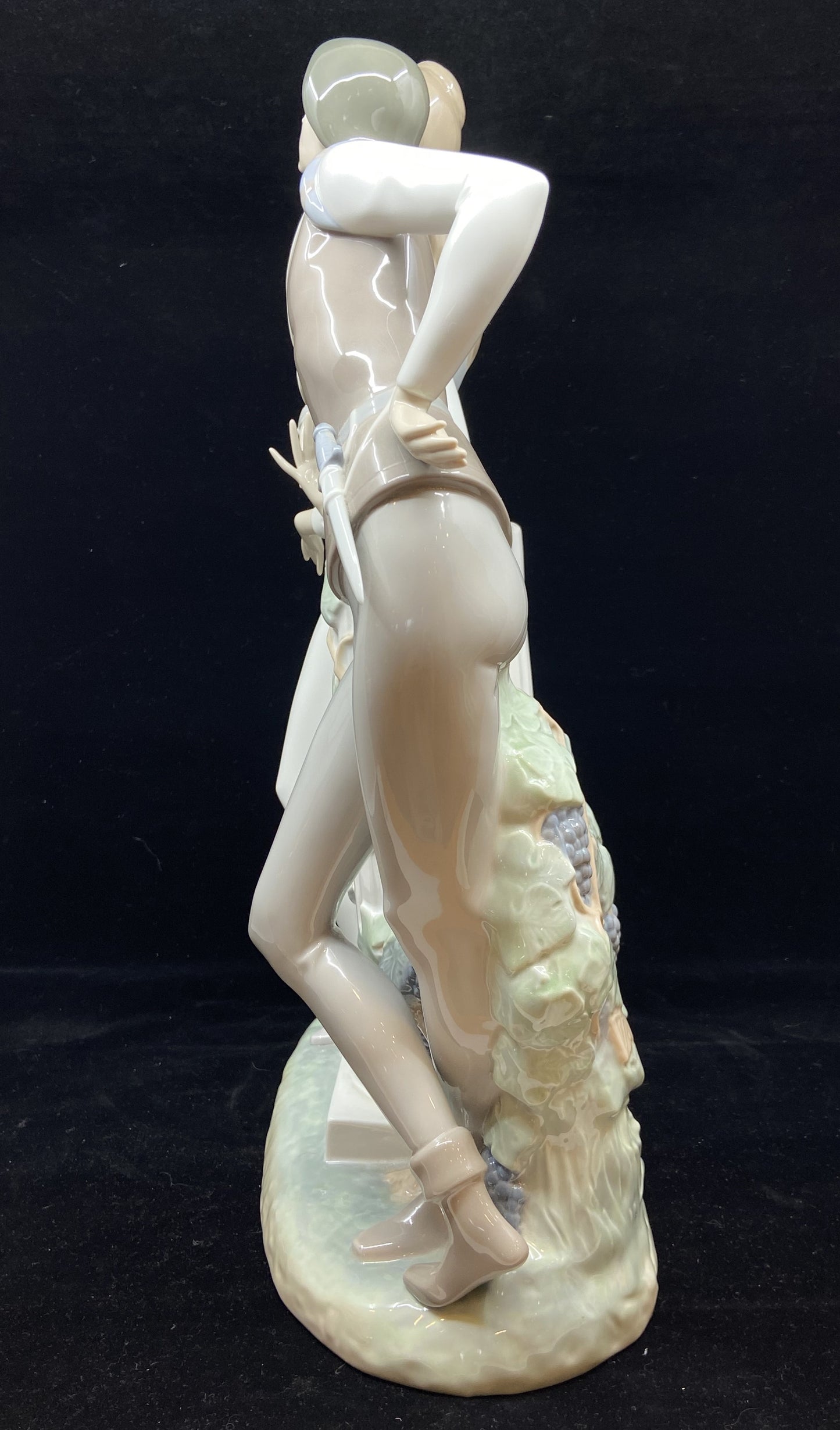 Lladro #4750 Romeo and Juliet (KDS7DY)