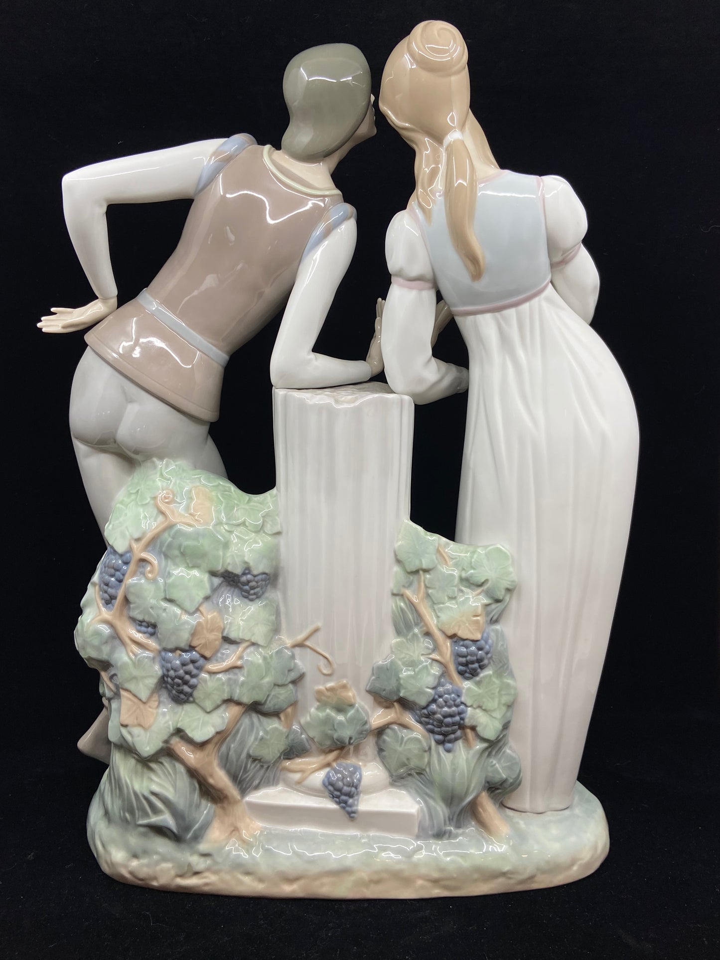 Lladro #4750 Romeo and Juliet (KDS7DY)