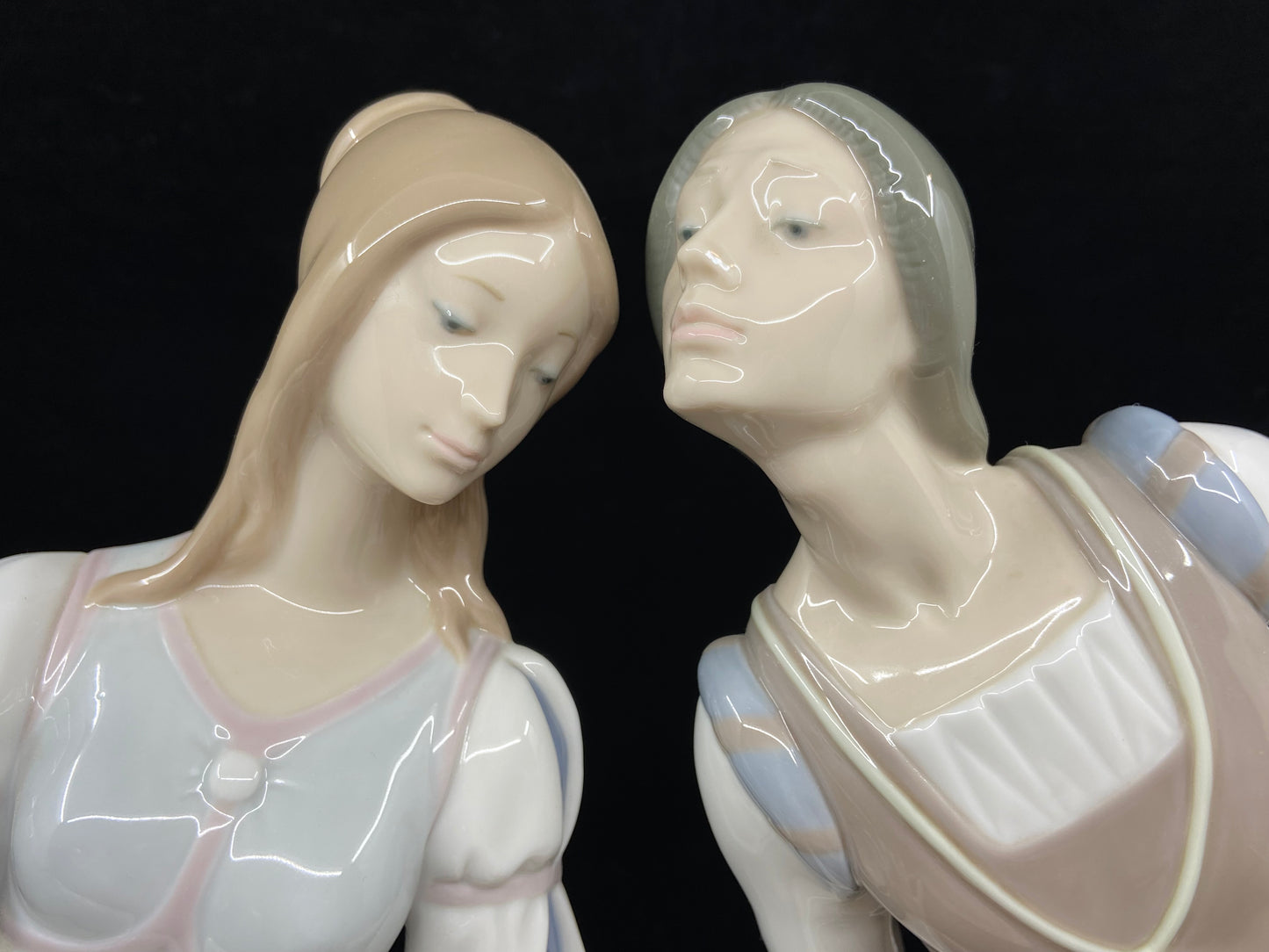 Lladro #4750 Romeo and Juliet (KDS7DY)