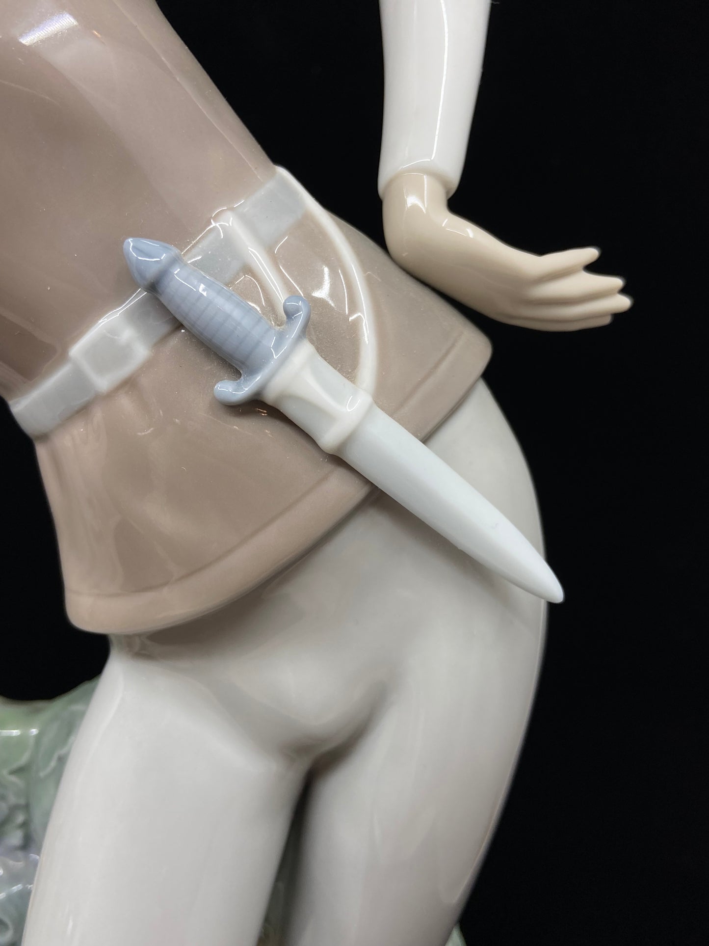 Lladro #4750 Romeo and Juliet (KDS7DY)