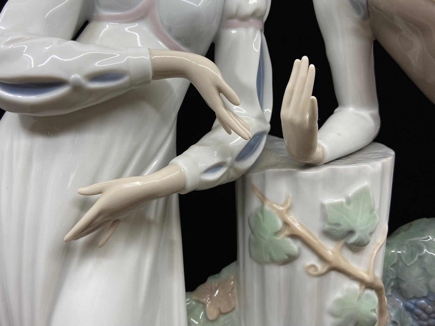 Lladro #4750 Romeo and Juliet (KDS7DY)
