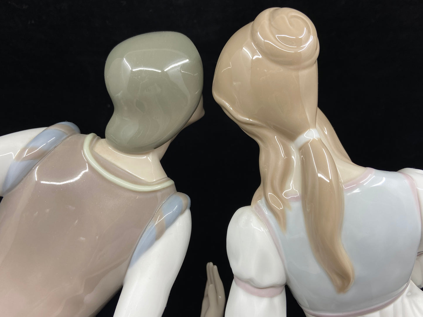 Lladro #4750 Romeo and Juliet (KDS7DY)