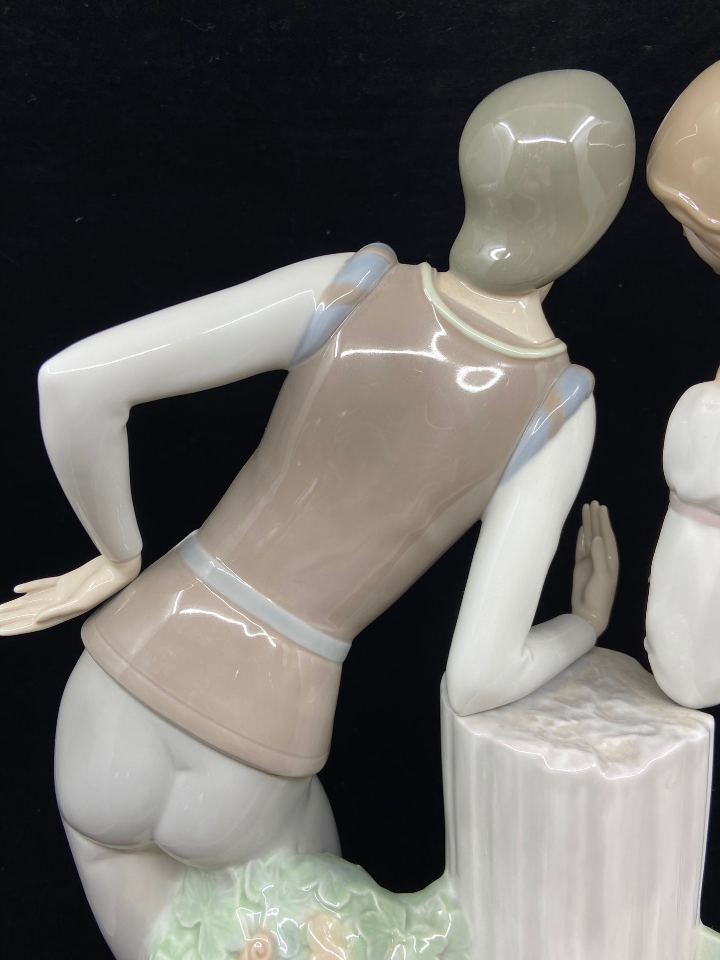 Lladro #4750 Romeo and Juliet (KDS7DY)