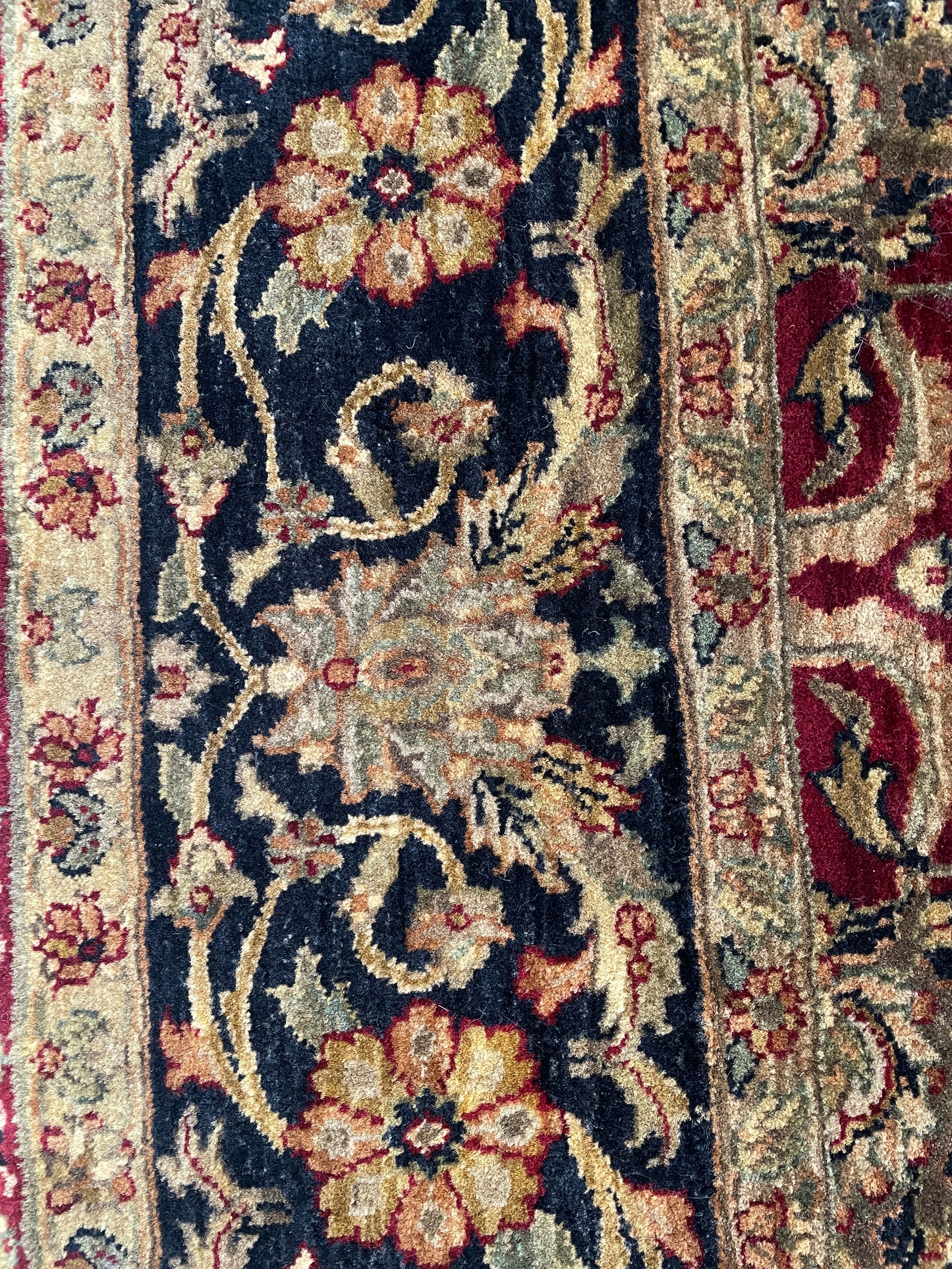 Hand Knotted Vintage Oriental Rug (6'1x9'5) (0M7001)
