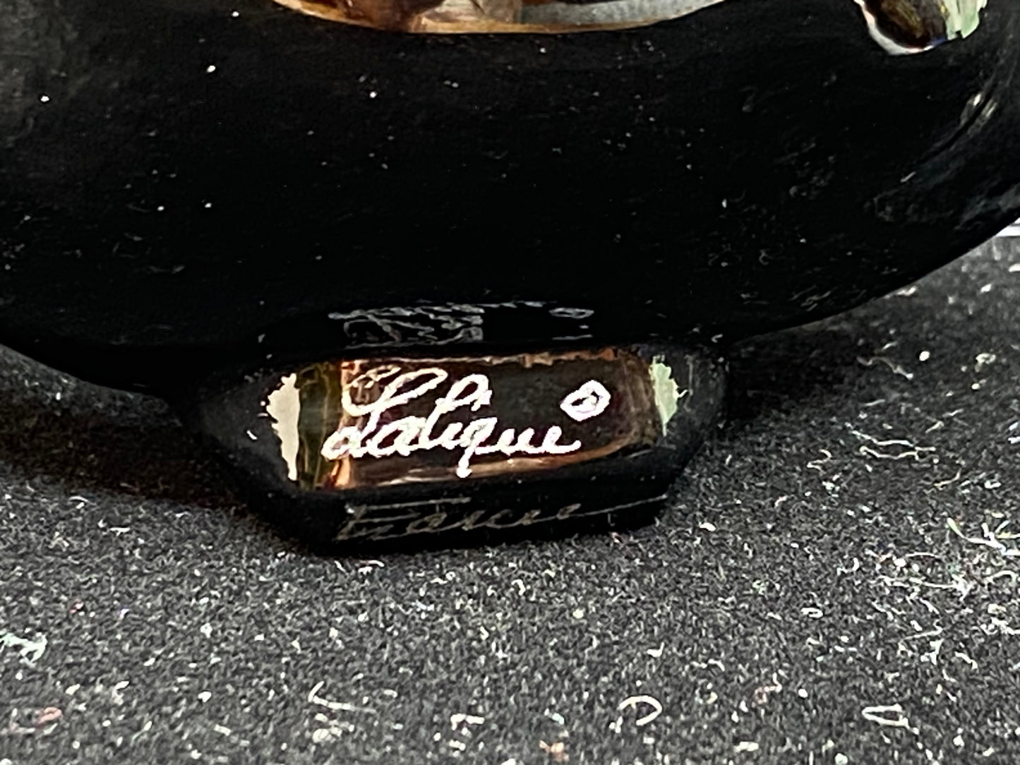 Lalique Black Crystal Fish Sculpture (7TY4KN)