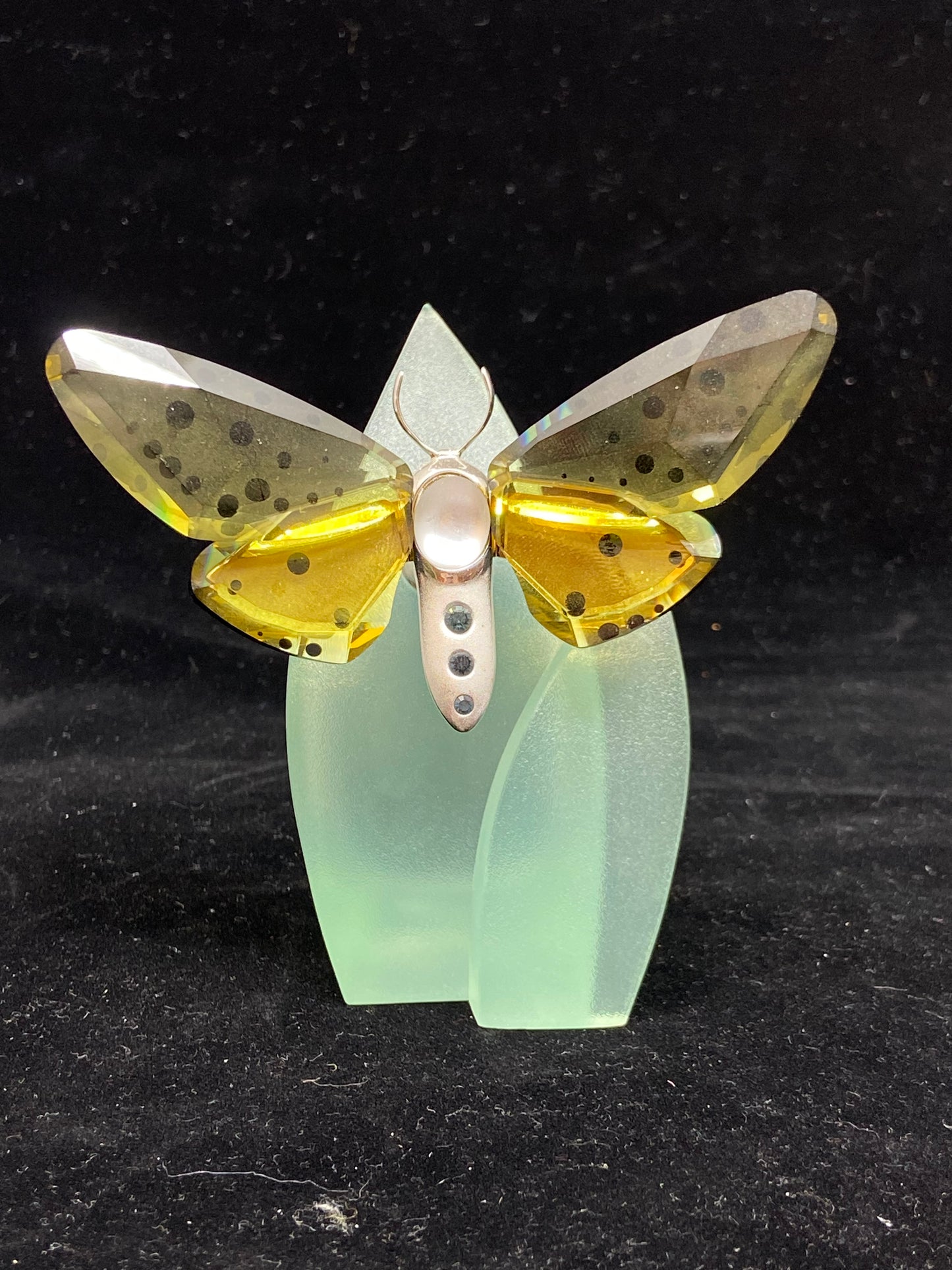 Swarovski Amorita Jonquil Butterfly on Acrylic Leaf Display (Q5GU34)