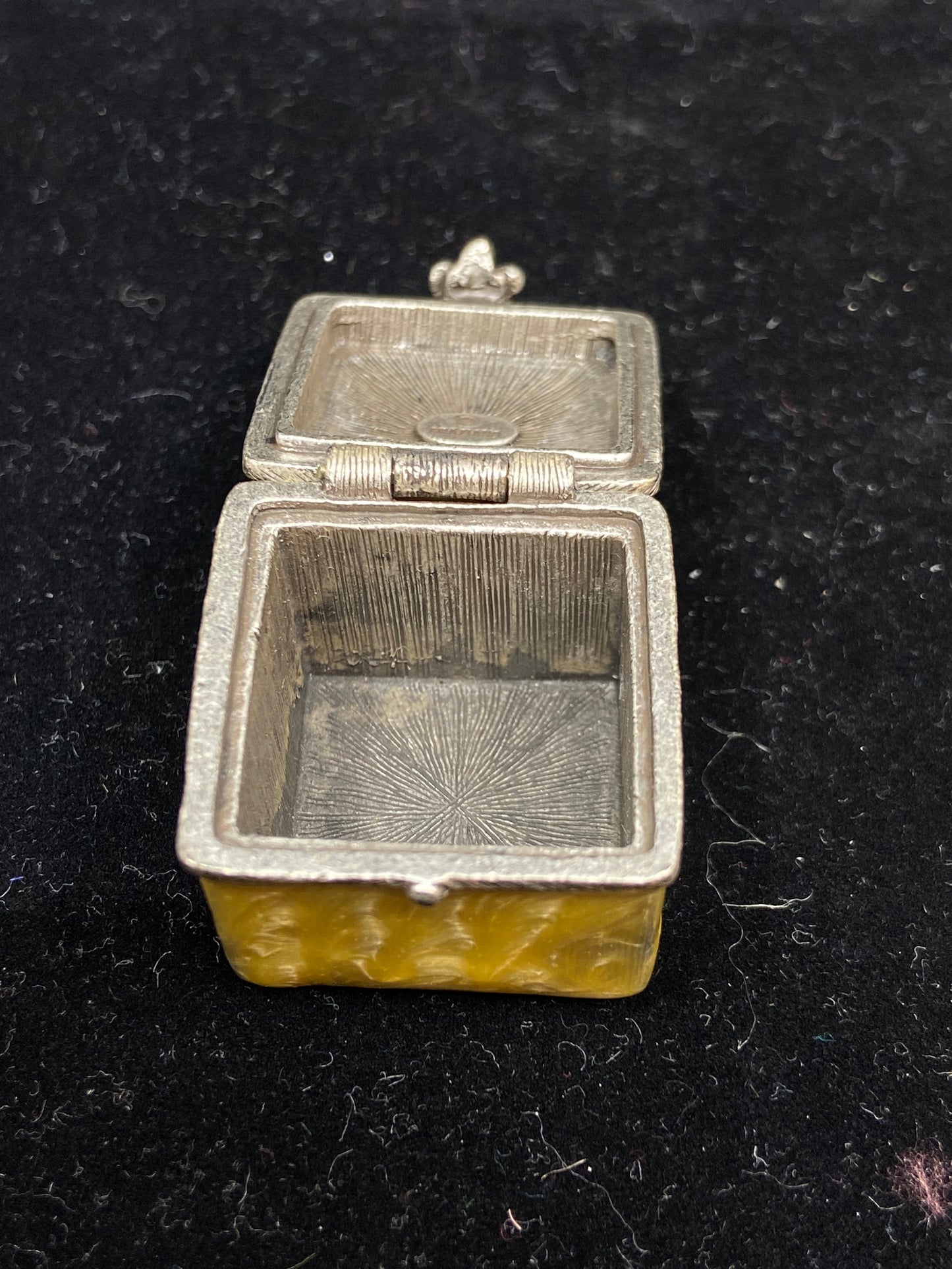 RJ Graziano Yellow Bow Trinket/Pill Box (Y8TATX)