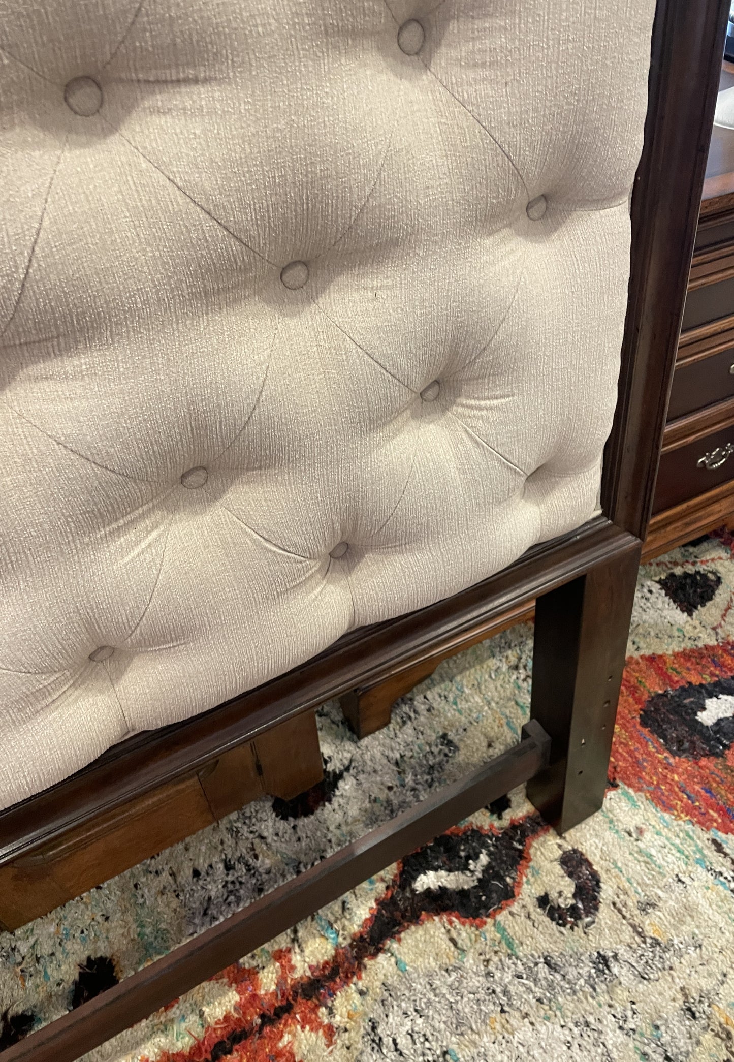 Hooker Leesburg Queen Tufted Headboard (Headboard Only) (0EF001)