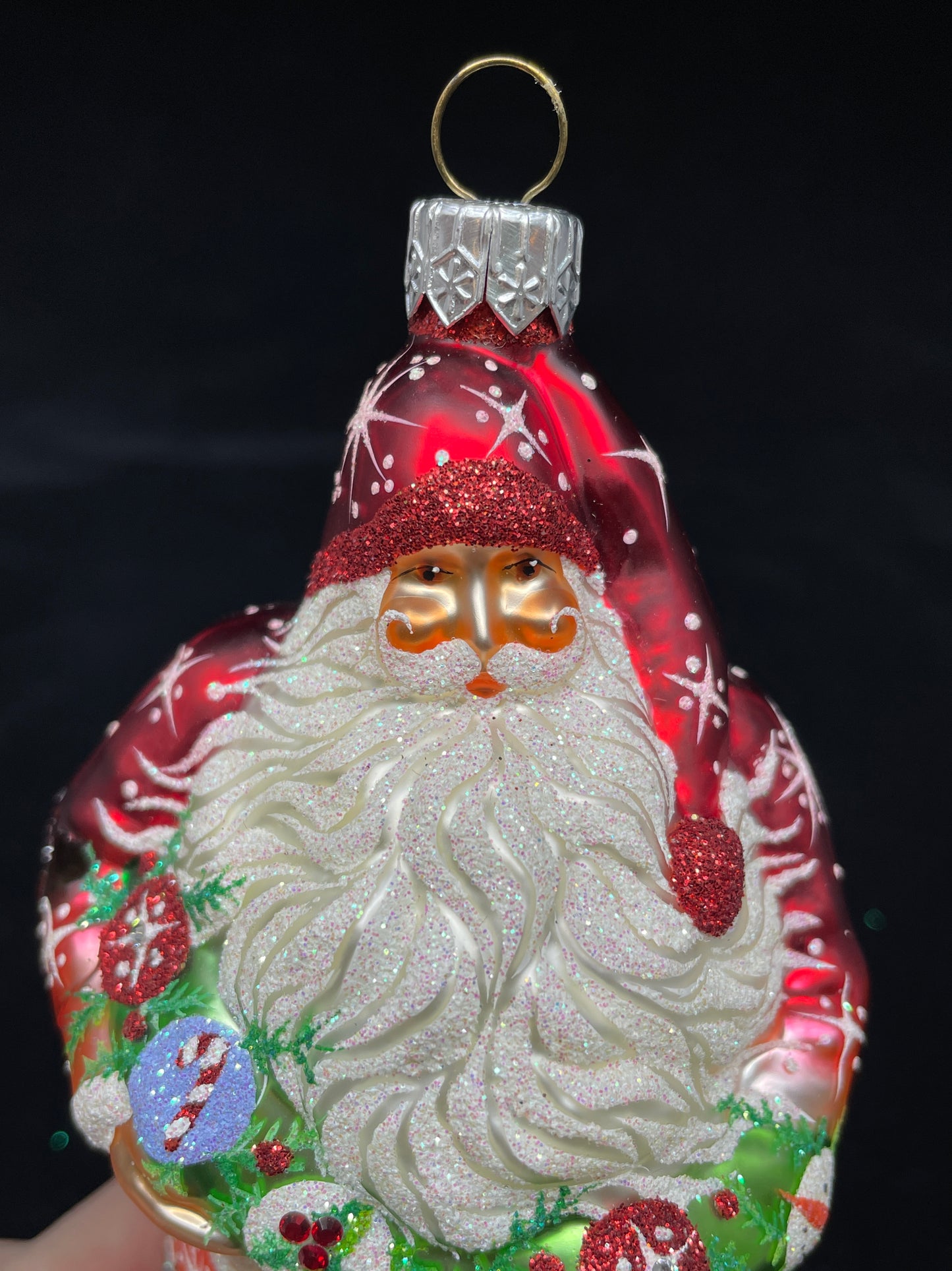 Patricia Breen Noel Theatre Garland Santa (0IK01E)