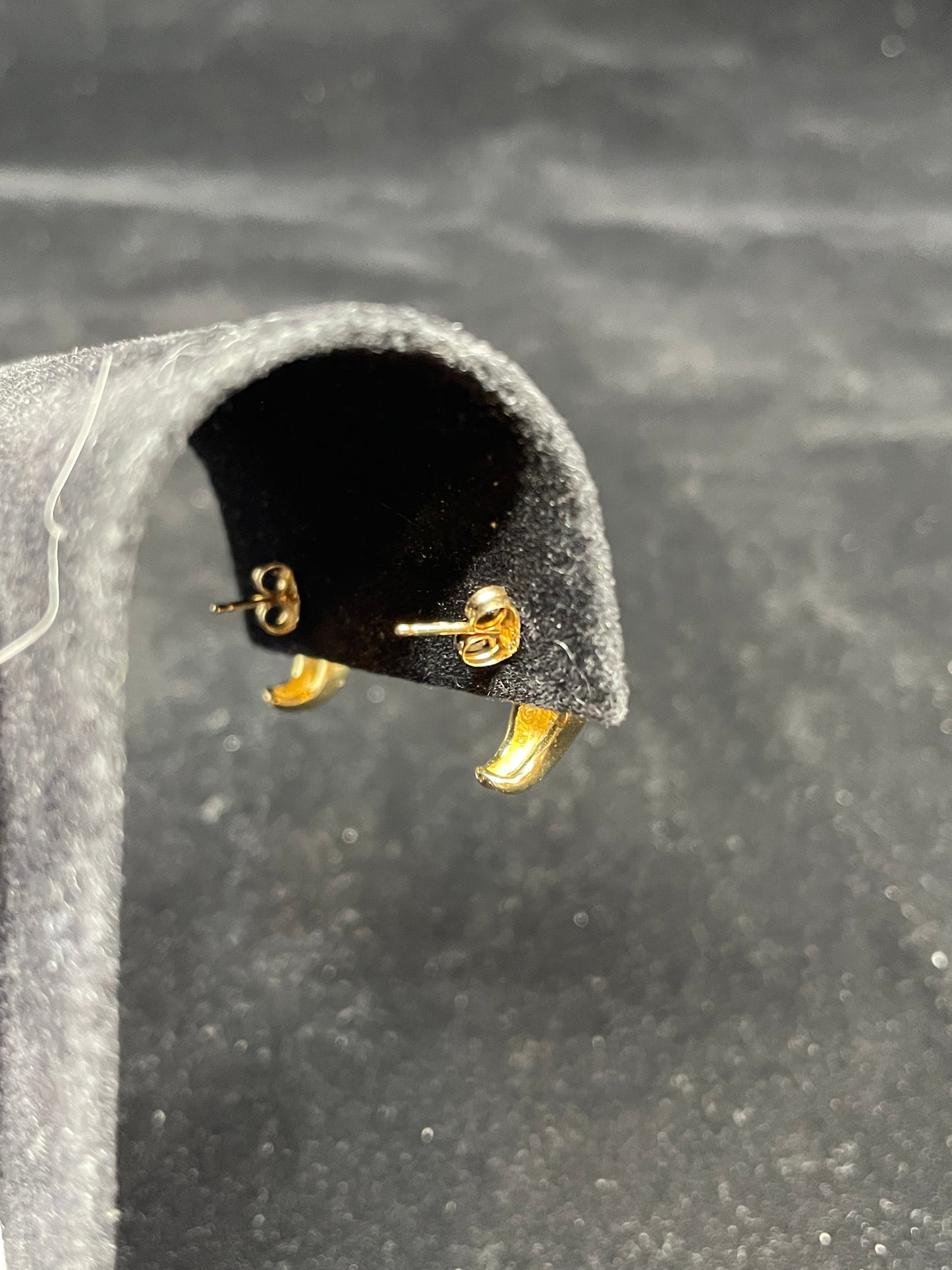 Vintage Gold and diamond cluster earrings, a pair (0IM00B)