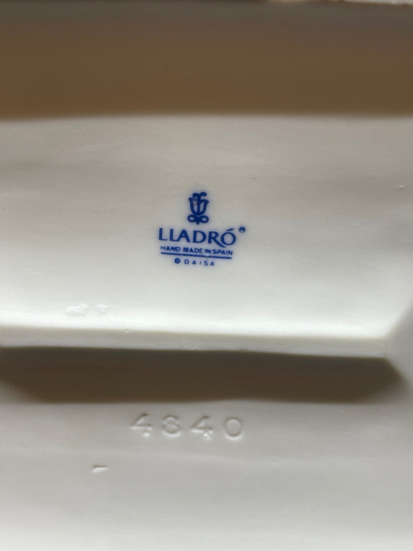 Lladro Japanese Girl Decorating #4840 w/box AS IS (0IL00B)