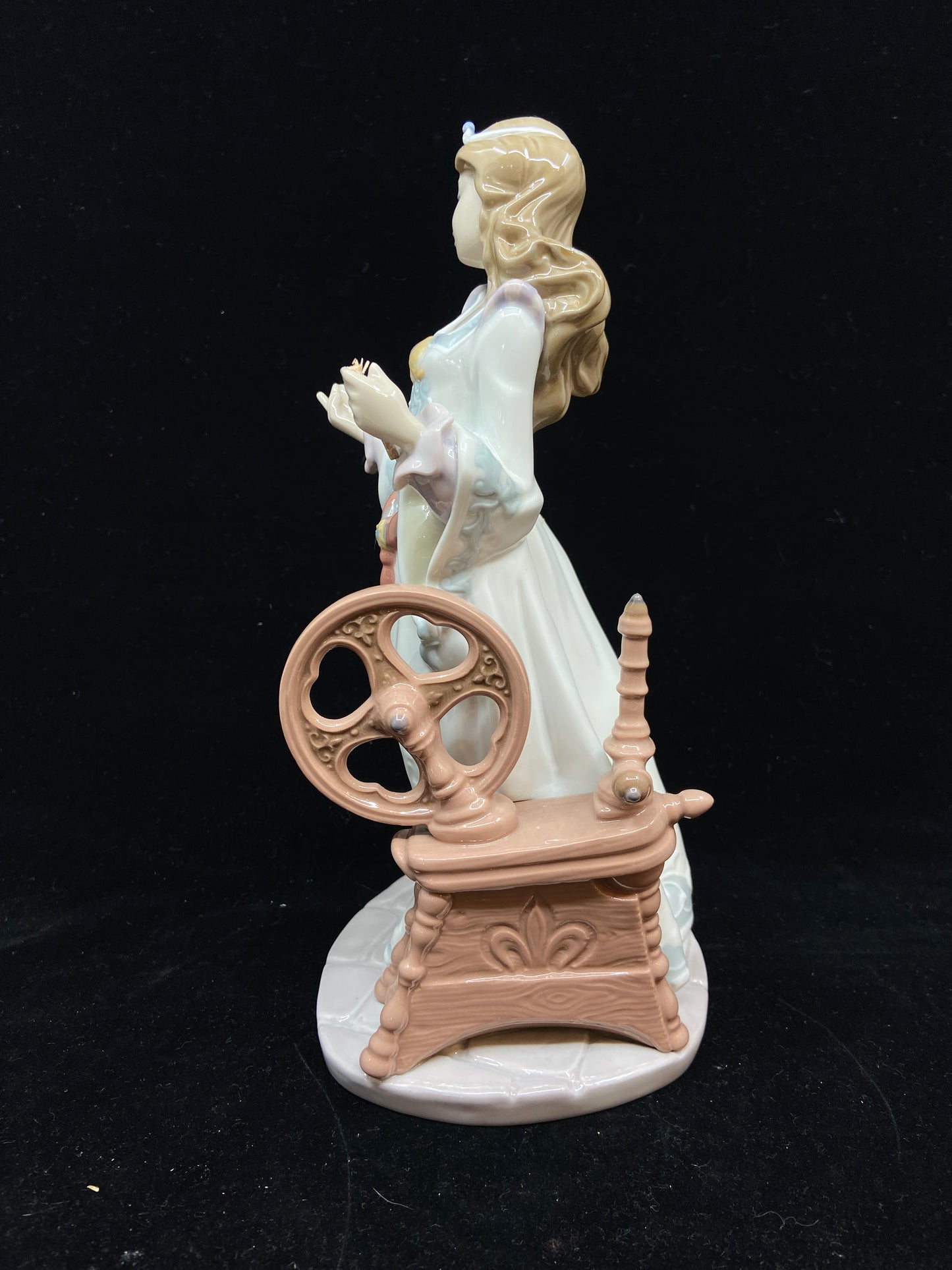 Lladro Sleeping Beauty #9189 AS IS (HPFRHP)