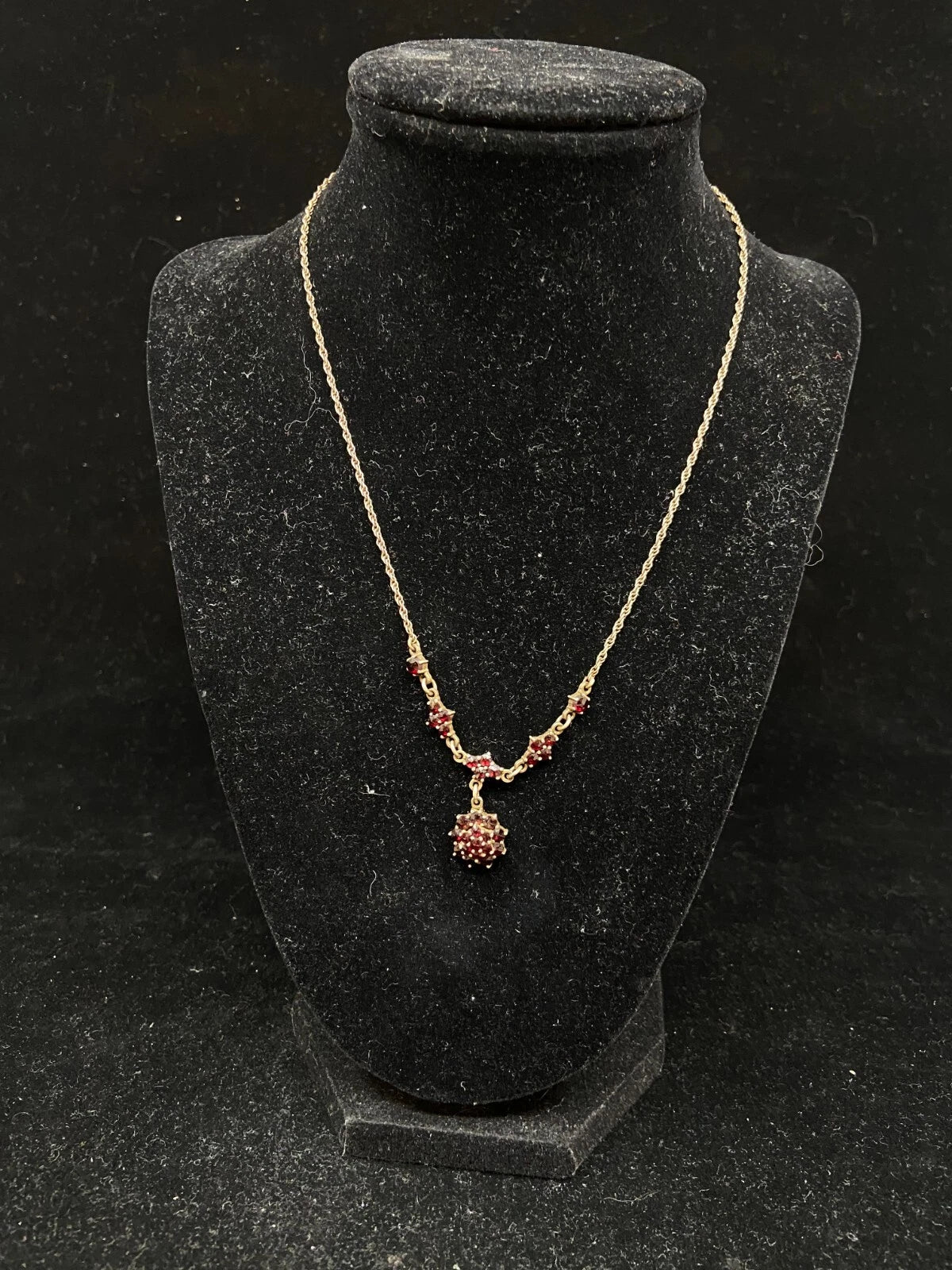 Garnet Necklace (18713)